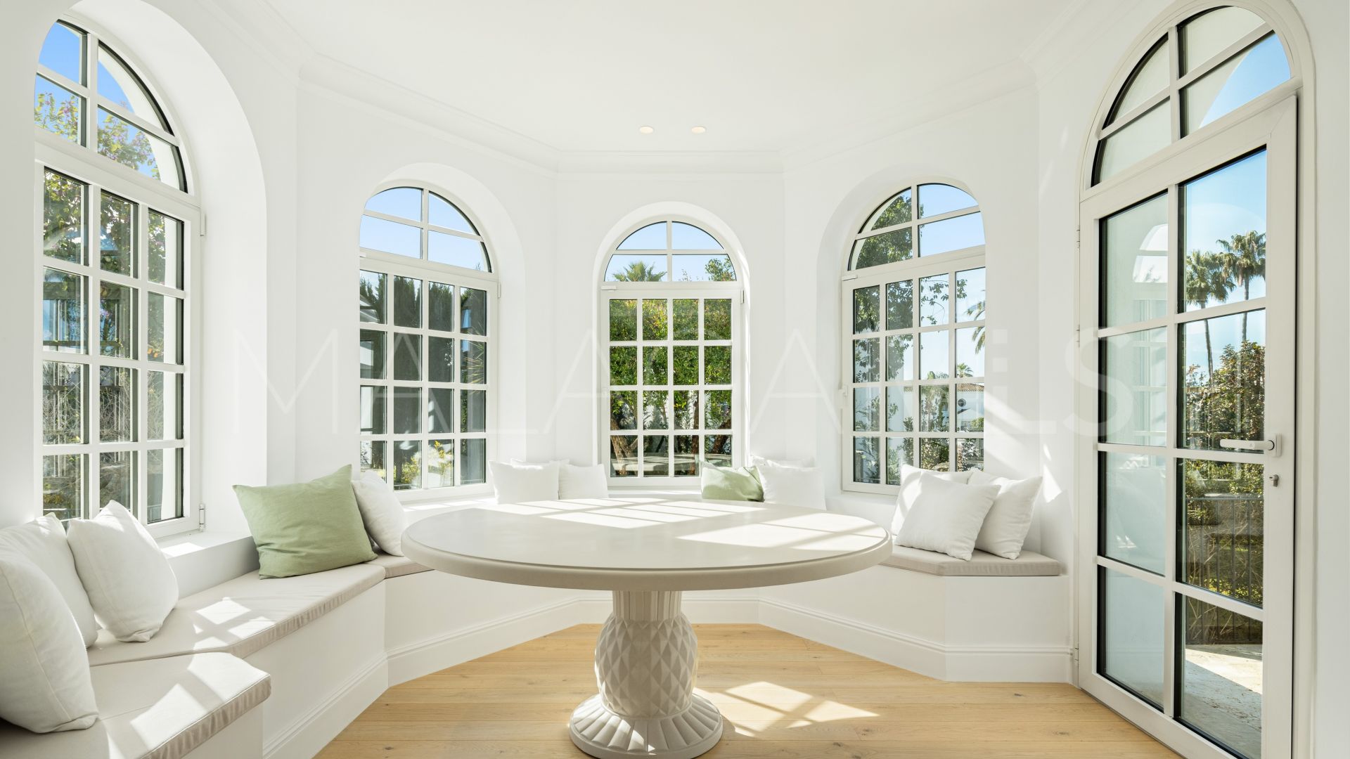 Villa for sale in Nueva Andalucia