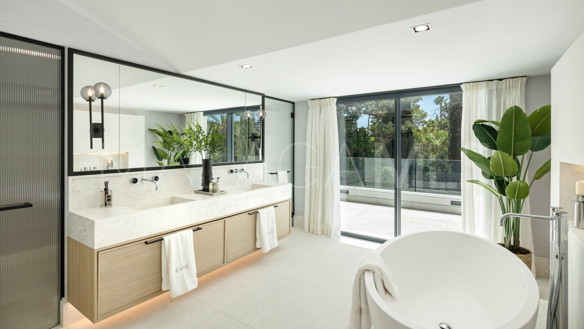 Villa for sale in Nueva Andalucia