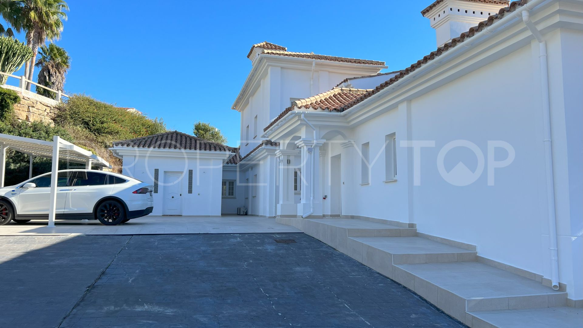 Villa for sale in Alcaidesa with 7 bedrooms
