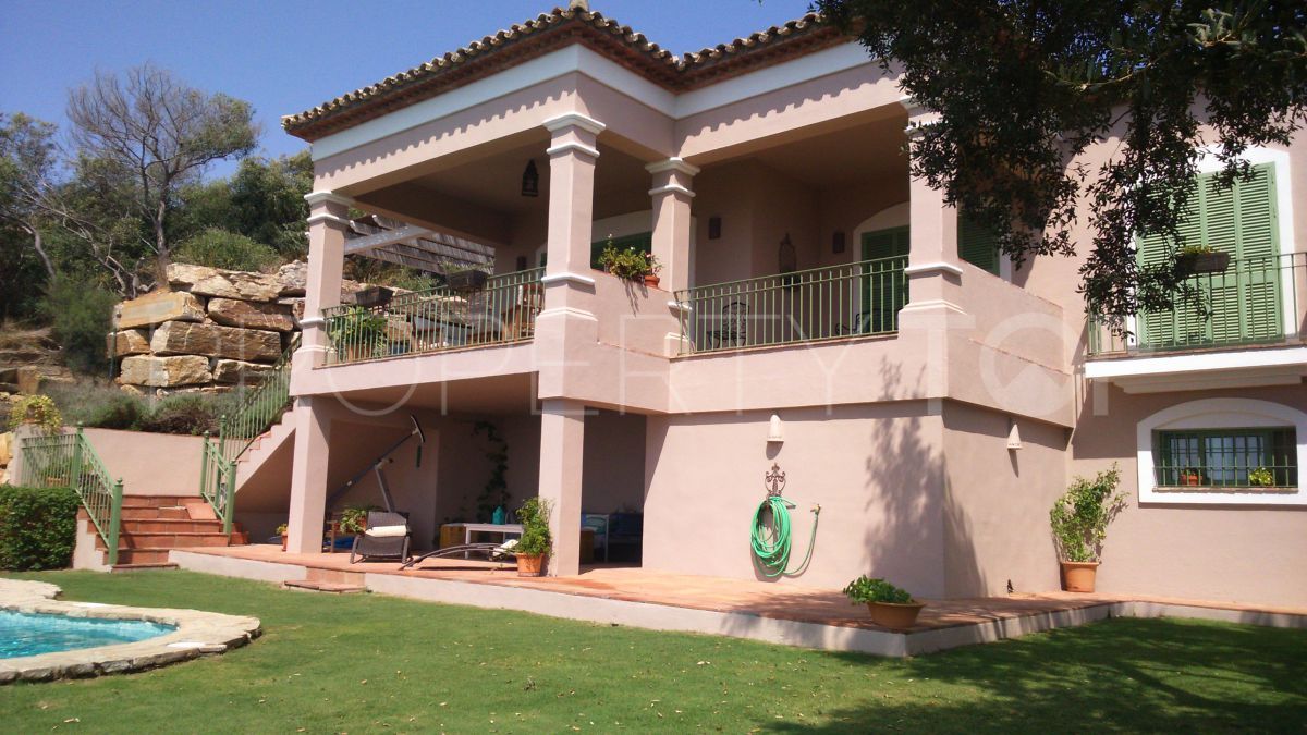 Chalet con 4 dormitorios en venta en Torreguadiaro
