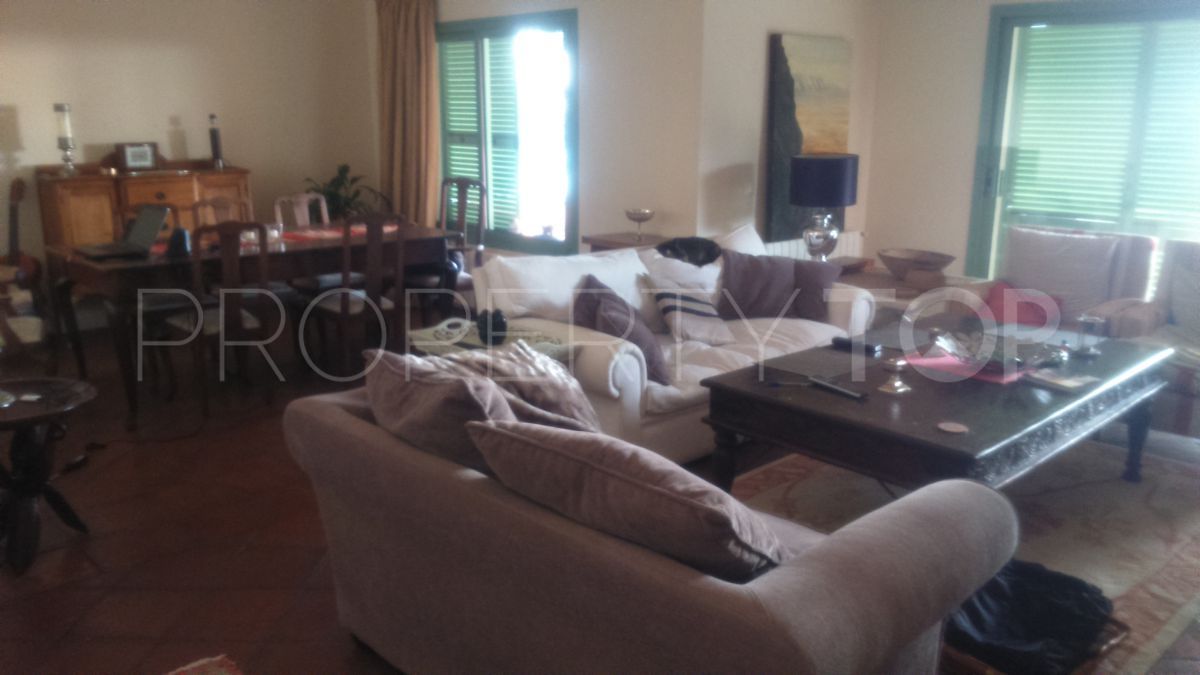 Chalet con 4 dormitorios en venta en Torreguadiaro