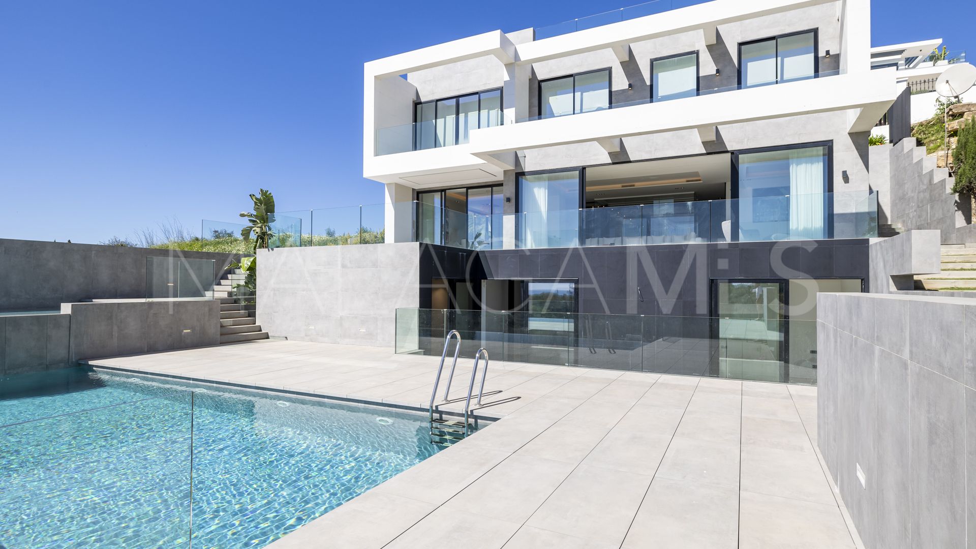 Villa for sale in Benahavis
