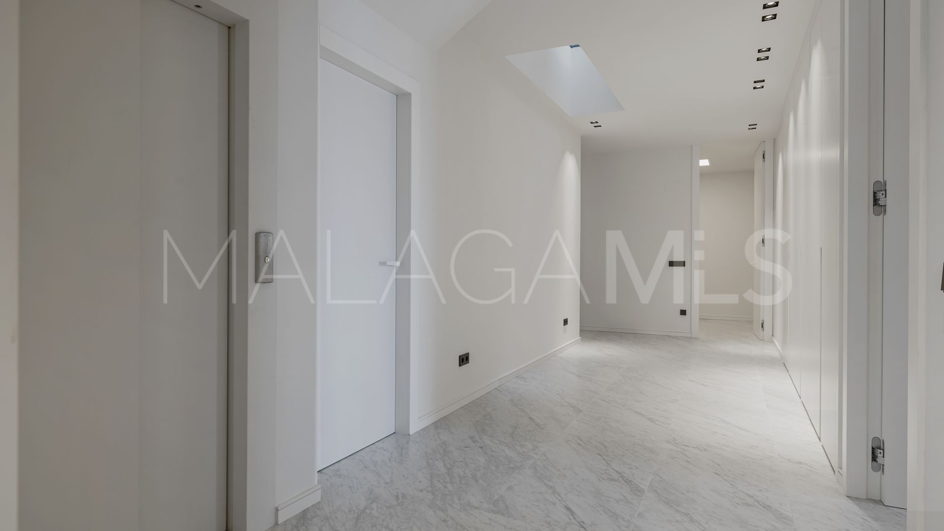 Villa for sale in Benahavis