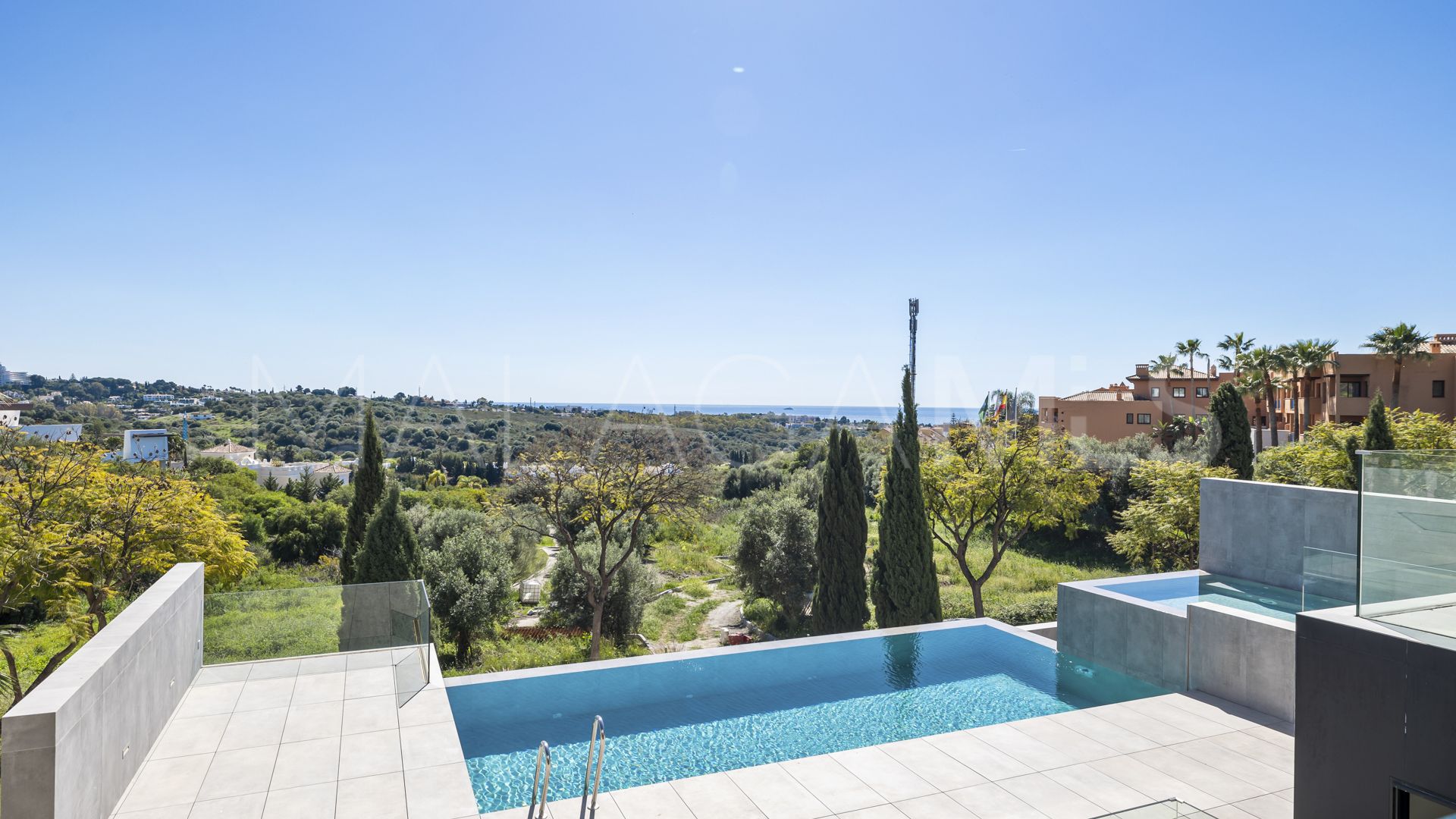 Villa for sale in Benahavis