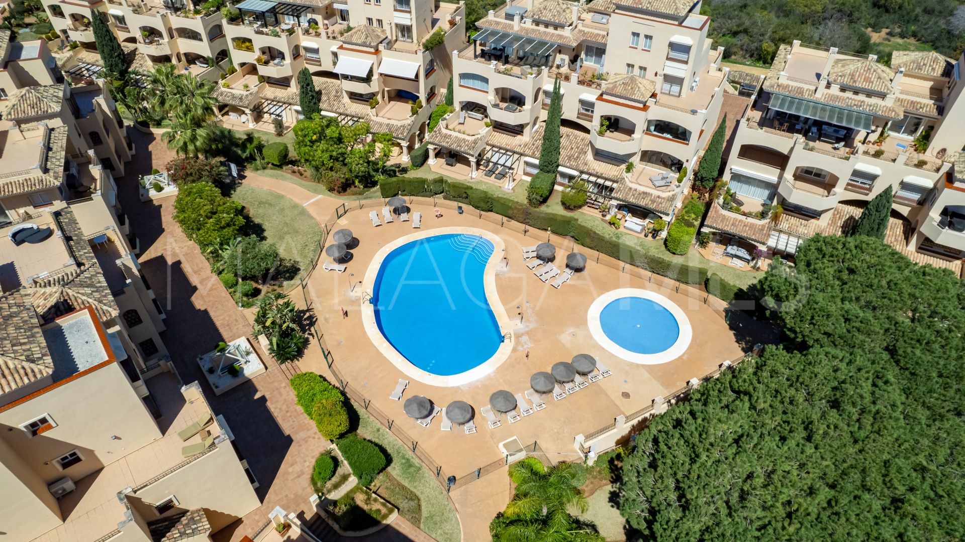 Duplex penthouse with 4 bedrooms for sale in Hacienda Elviria