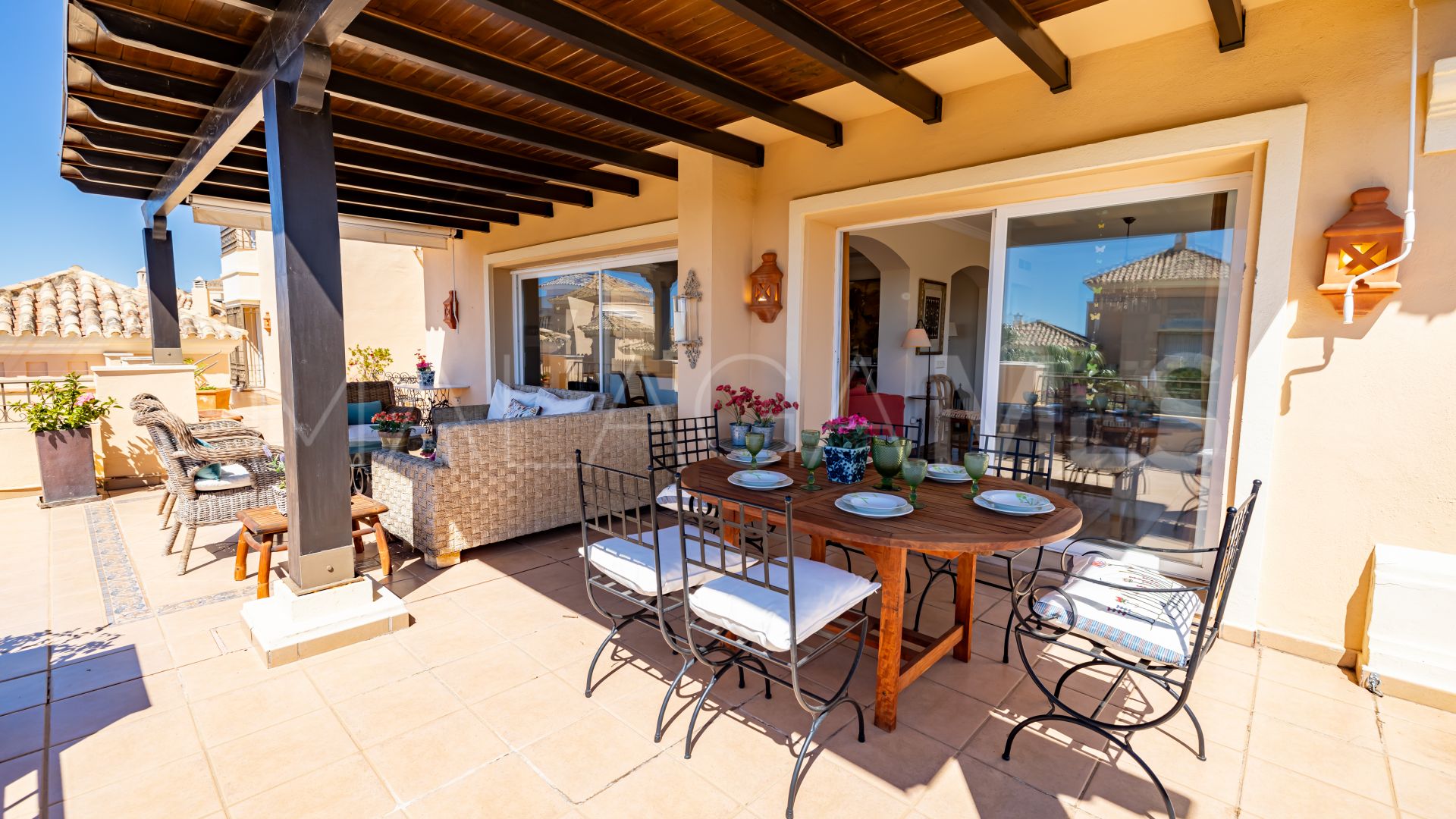 Duplex penthouse with 4 bedrooms for sale in Hacienda Elviria