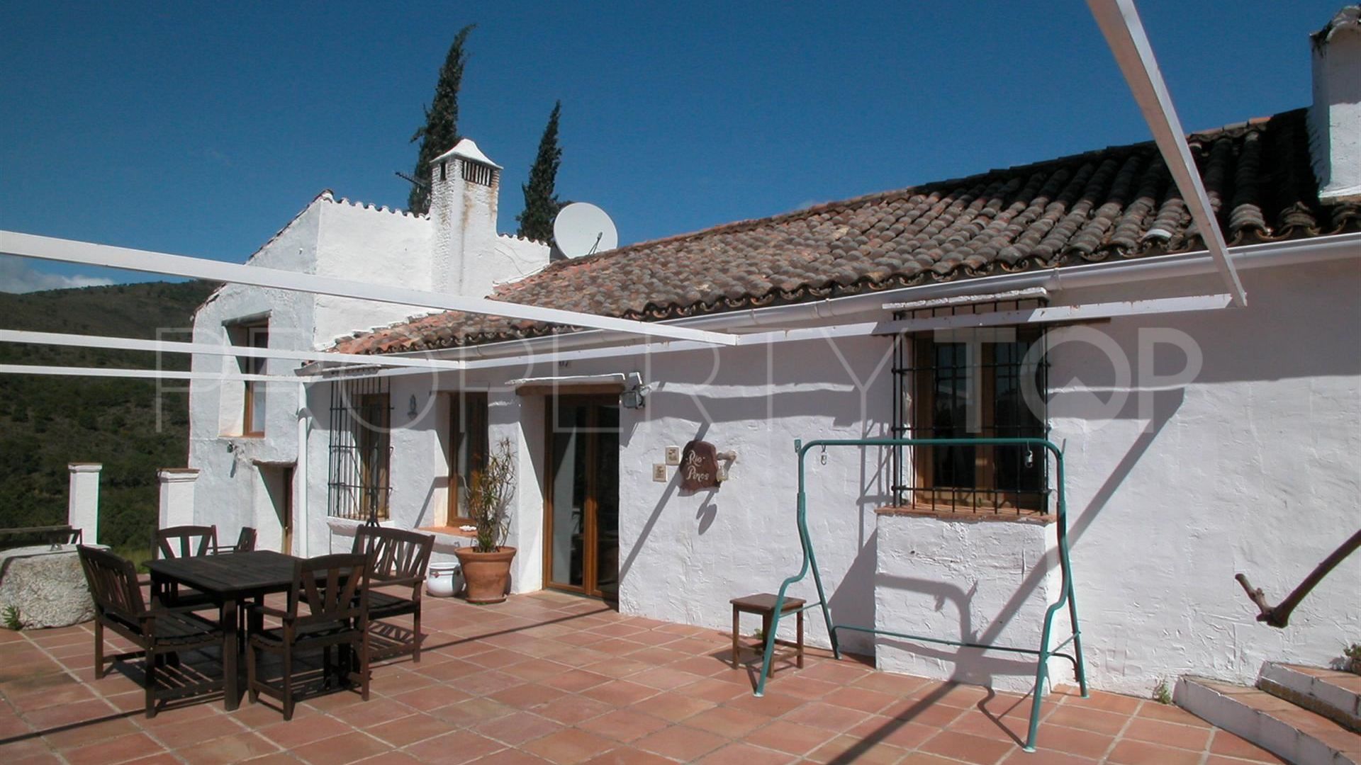 Finca with 4 bedrooms for sale in Selwo