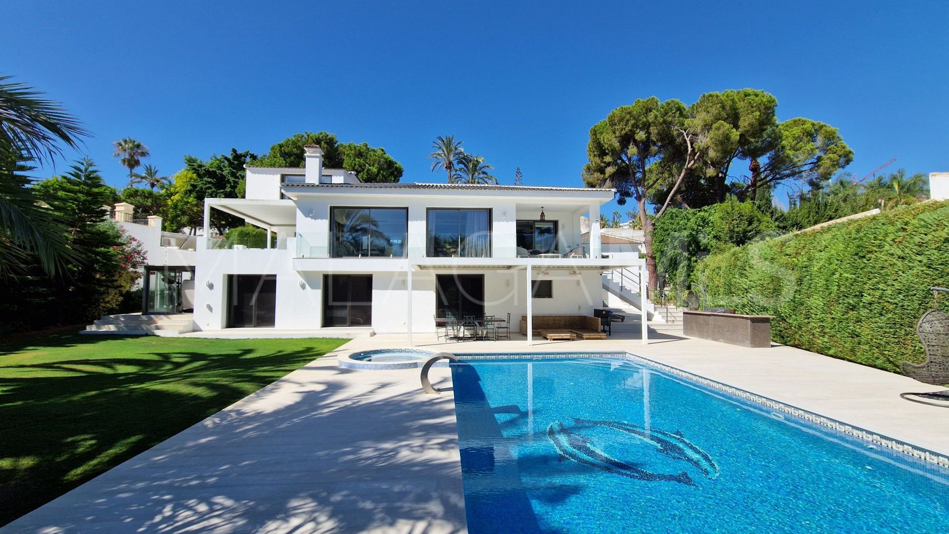 Villa for sale in Nueva Andalucia