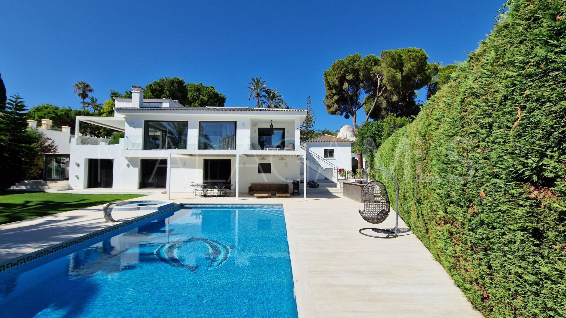 Villa for sale in Nueva Andalucia