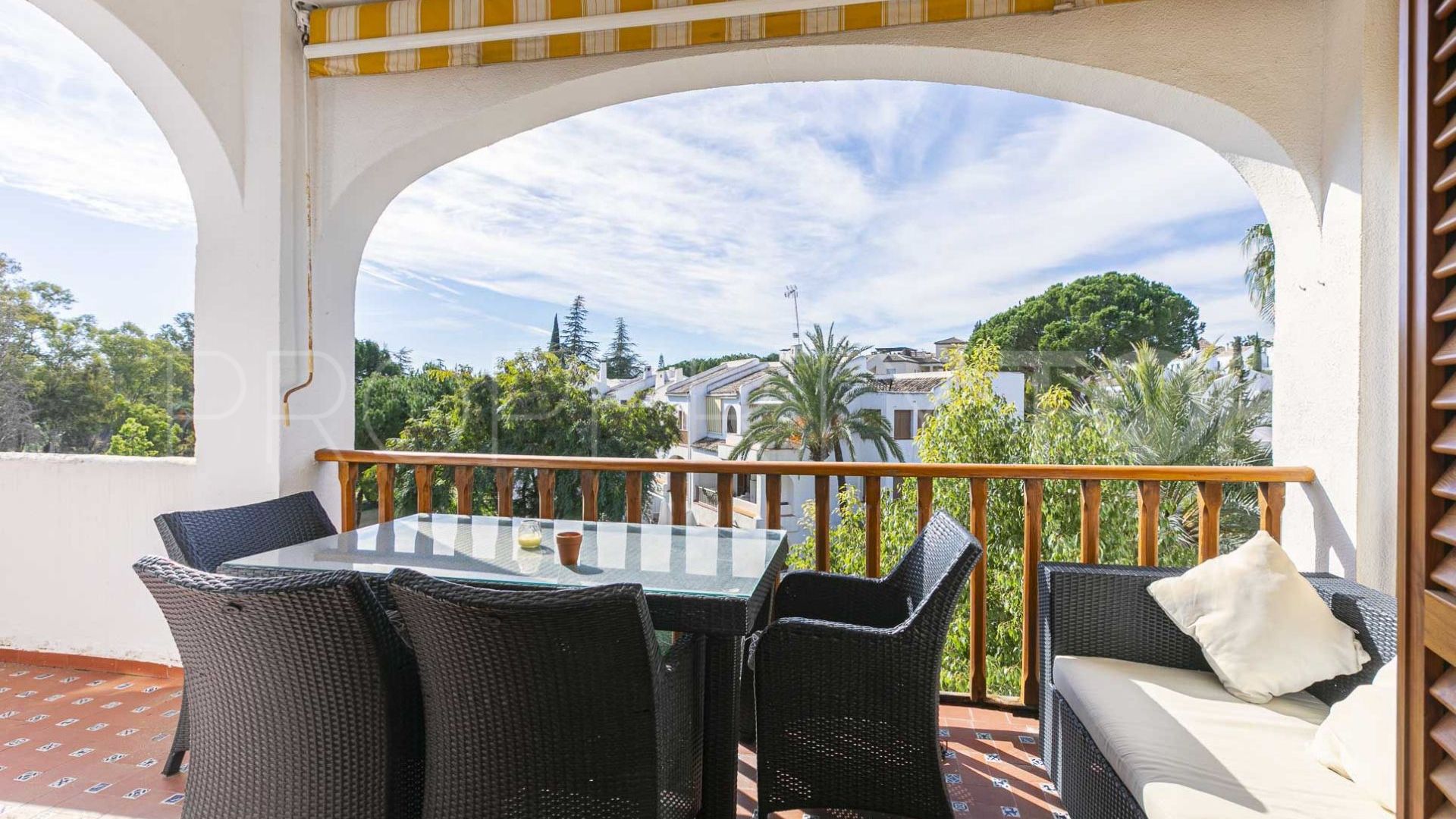 2 bedrooms Nueva Andalucia penthouse for sale