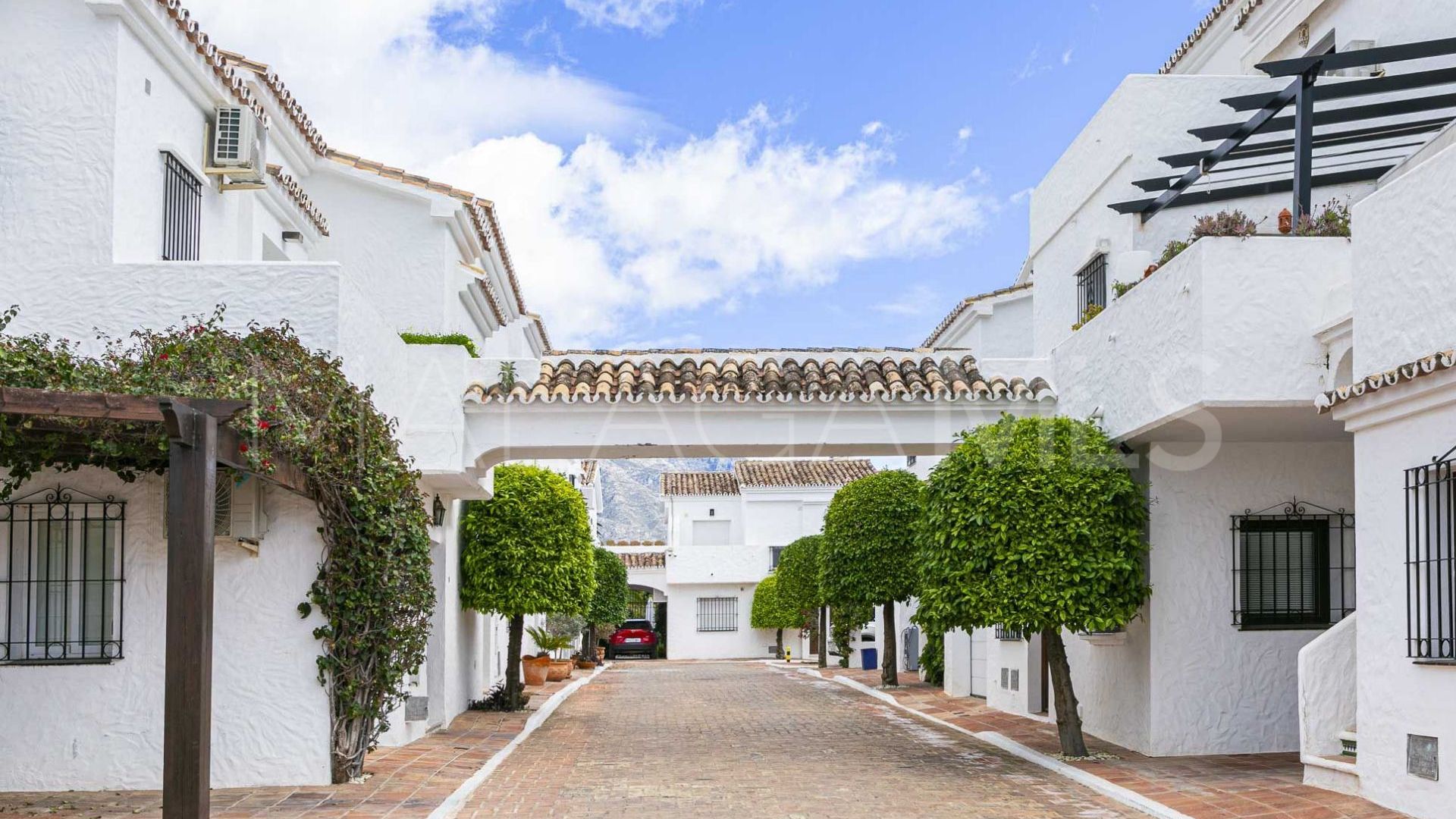 Maison de ville for sale in Nueva Andalucia