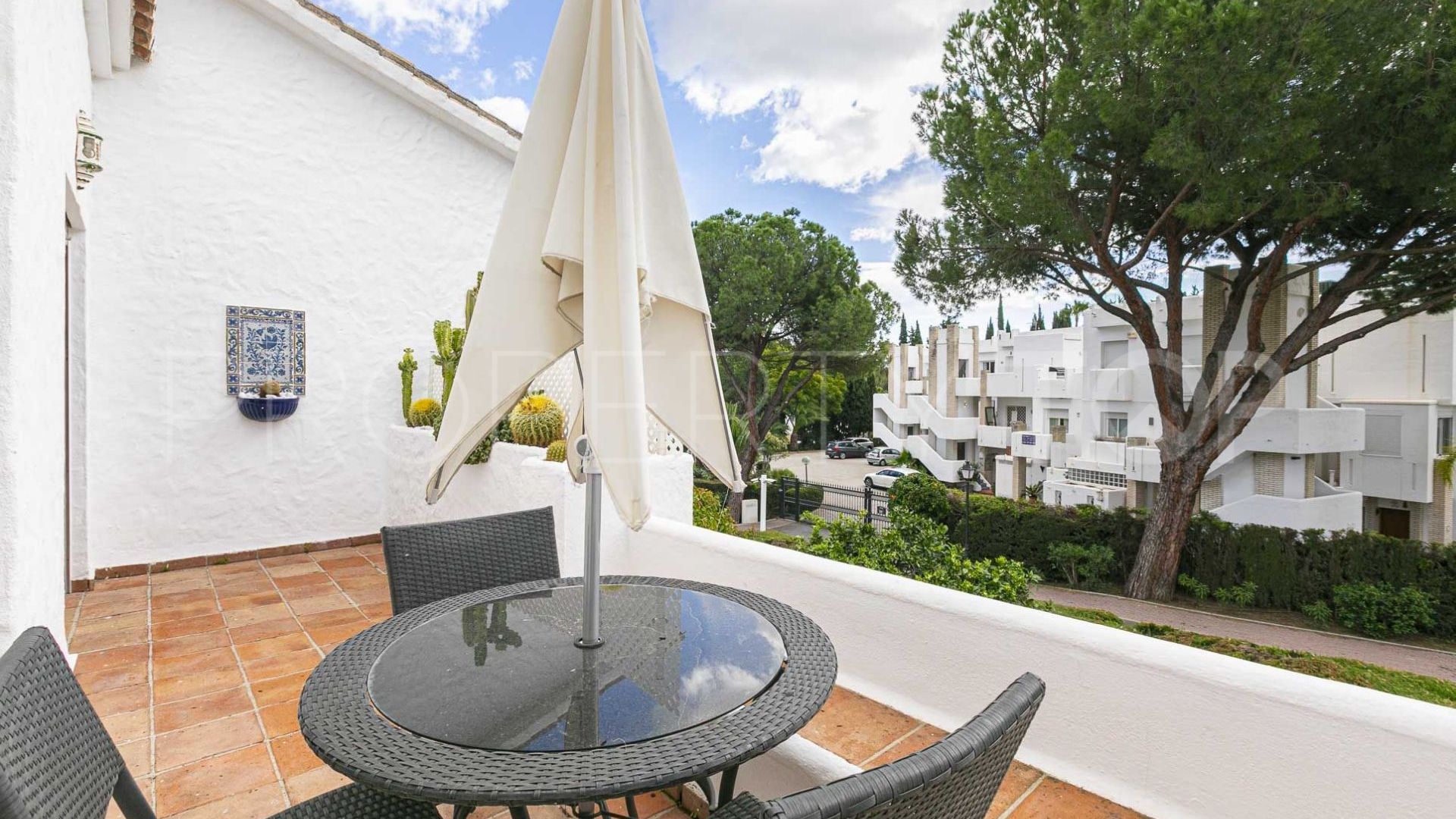 Nueva Andalucia, adosado con 2 dormitorios en venta
