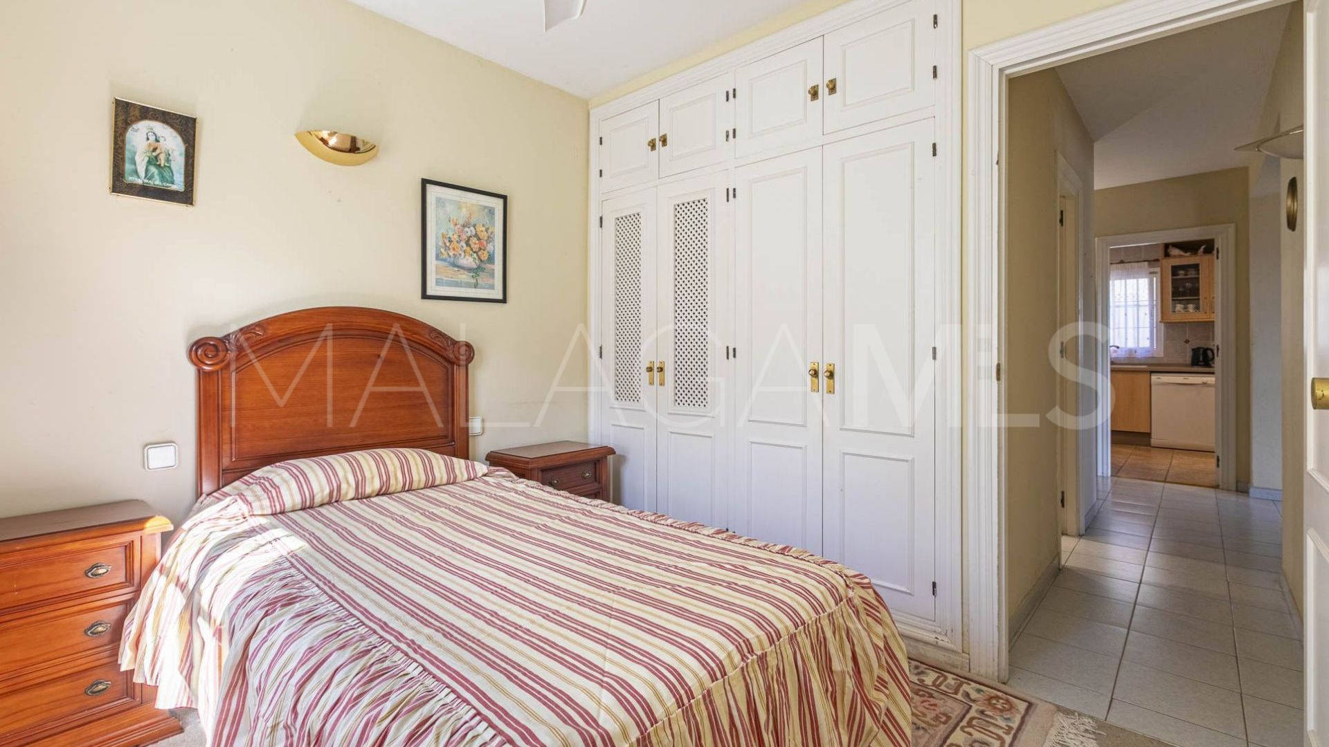 Villa de 5 bedrooms for sale in Nueva Andalucia