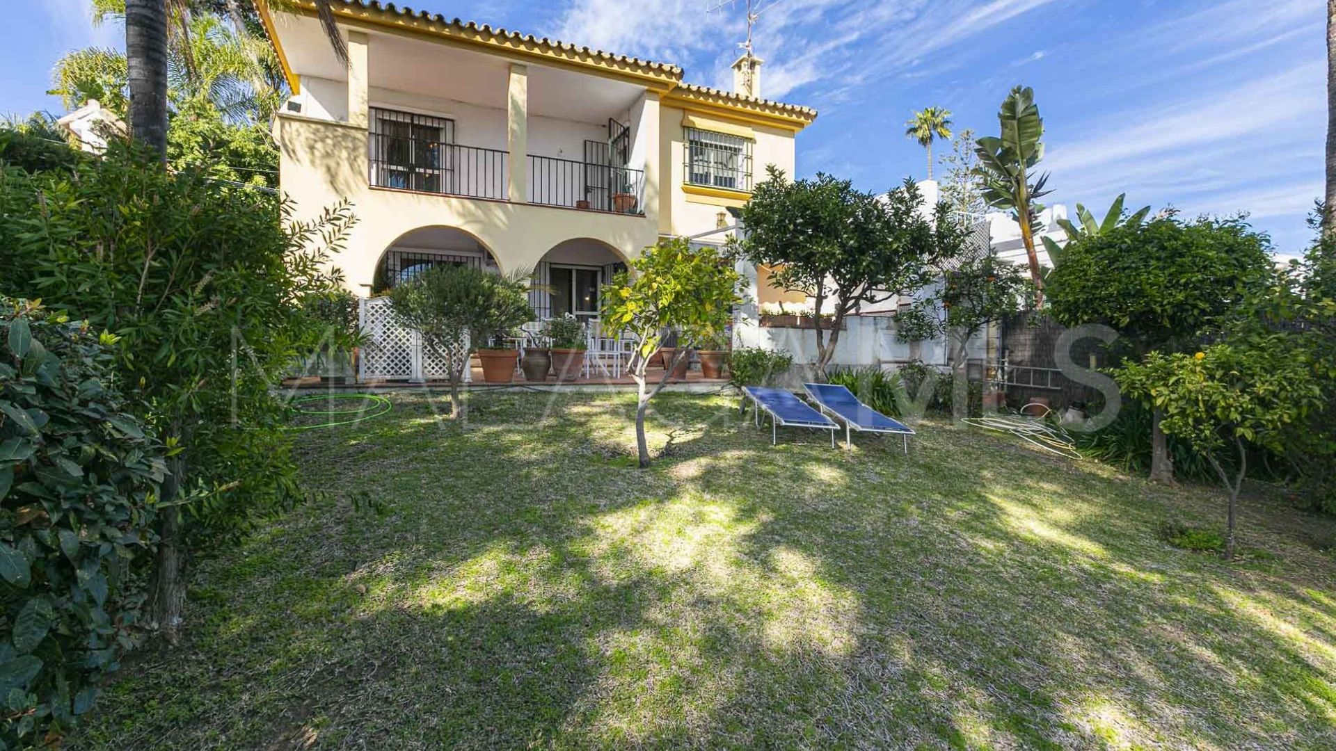 Villa de 5 bedrooms for sale in Nueva Andalucia