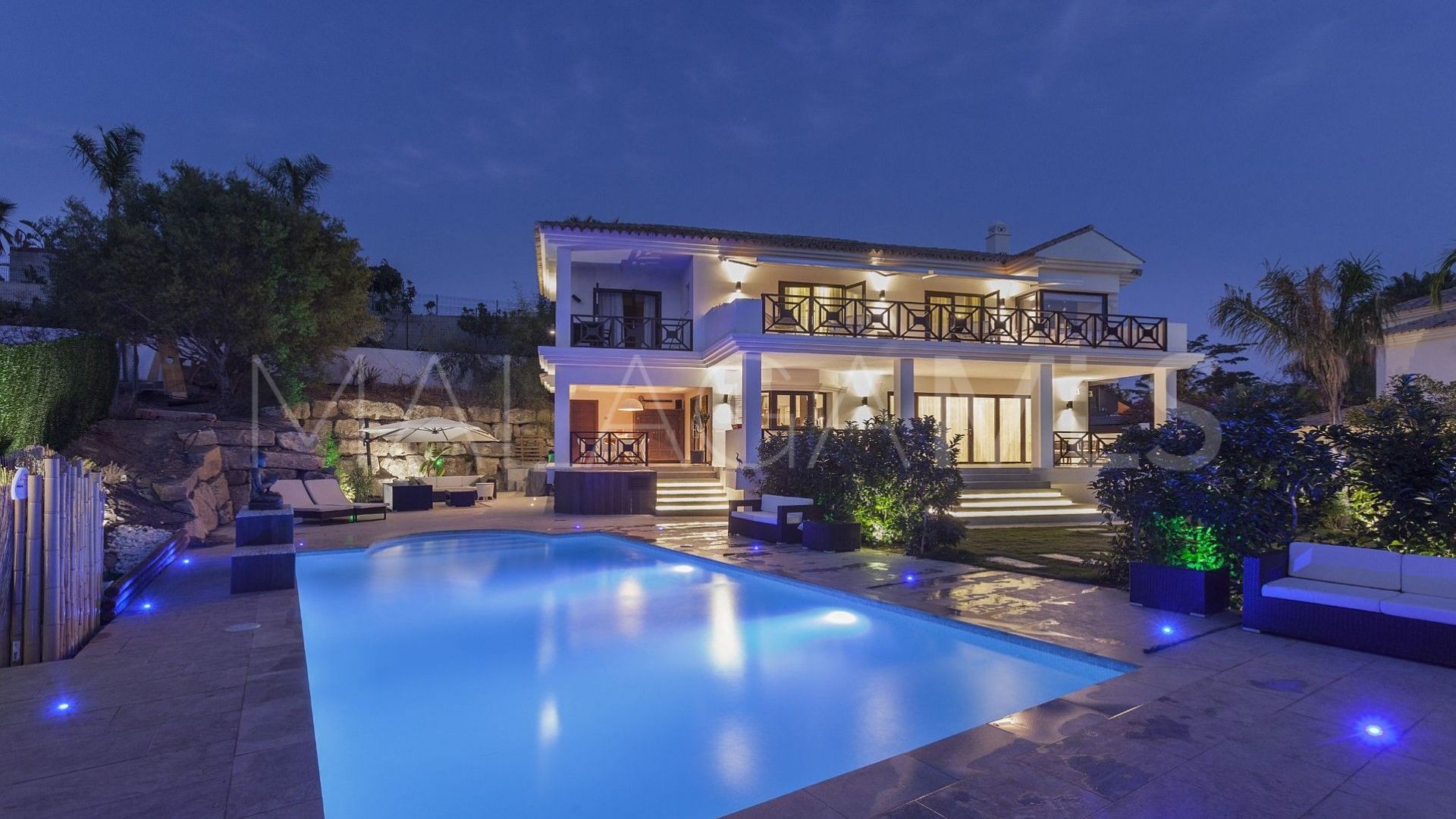 Villa for sale in Nueva Andalucia