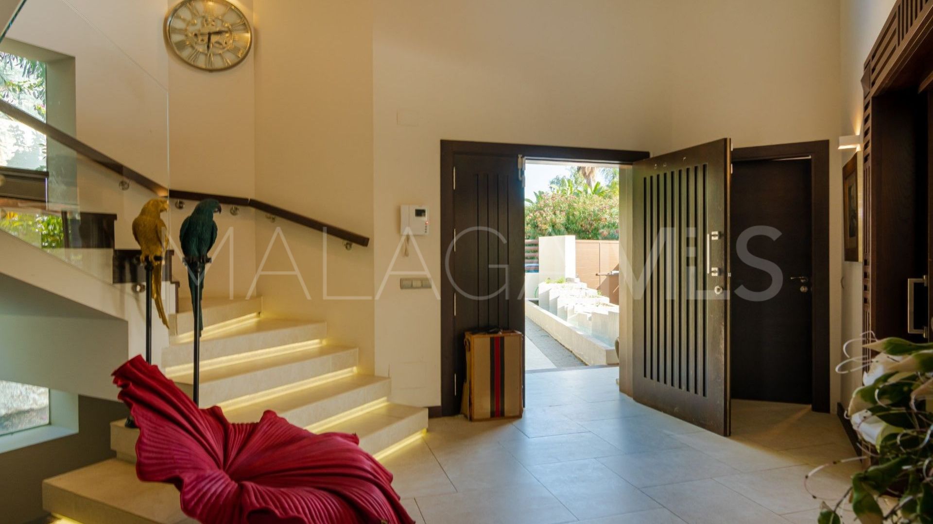 Villa for sale in Nueva Andalucia