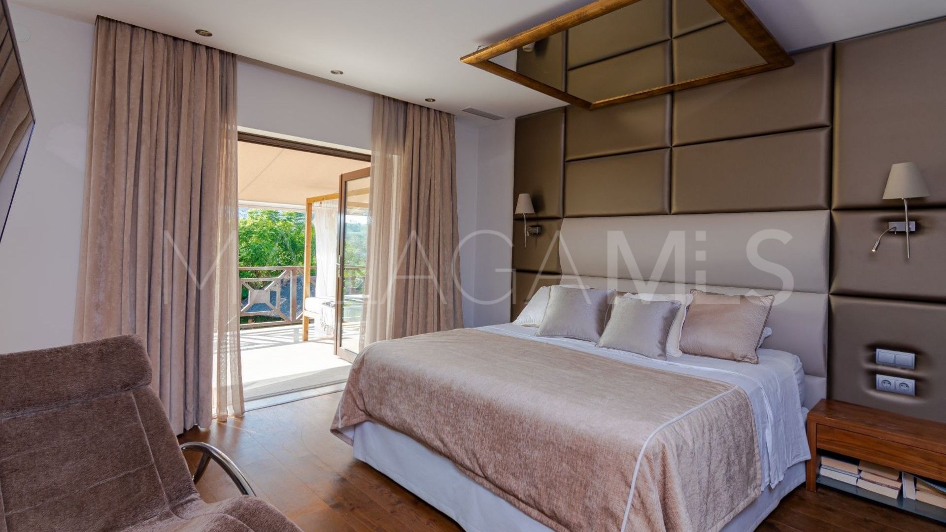 Villa for sale in Nueva Andalucia