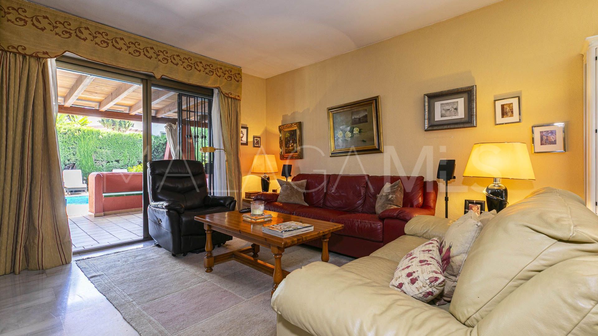 Villa for sale in Nueva Andalucia