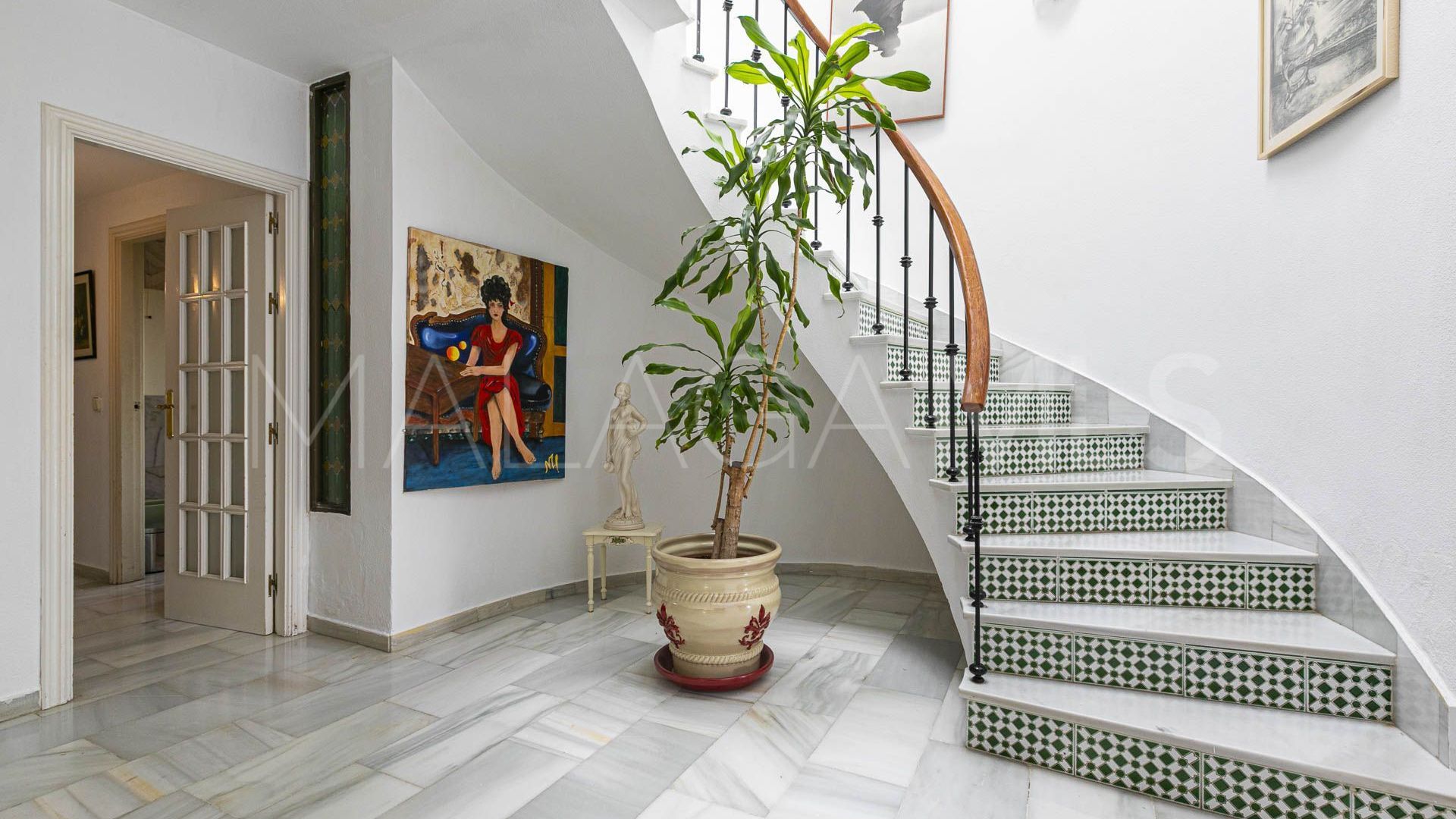 Villa for sale in Nueva Andalucia
