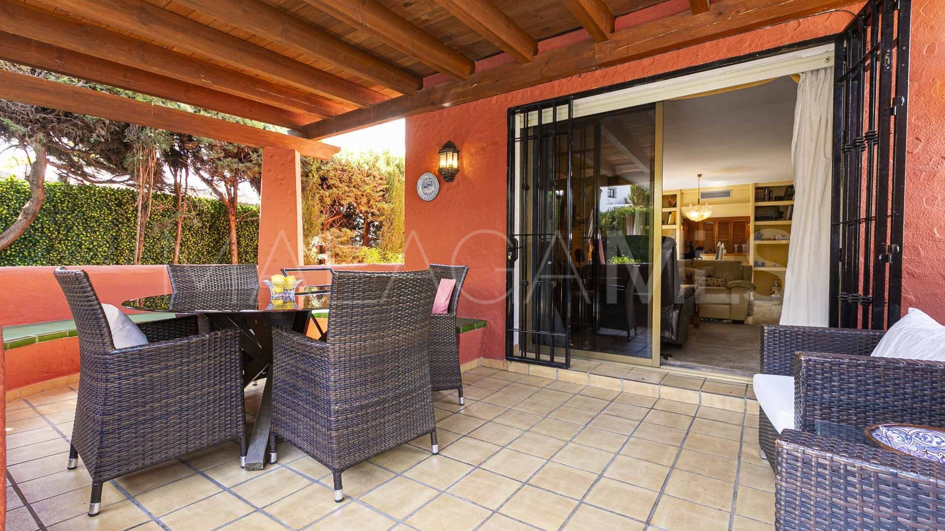 Villa for sale in Nueva Andalucia