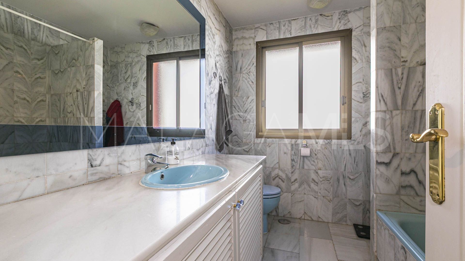 Villa for sale in Nueva Andalucia
