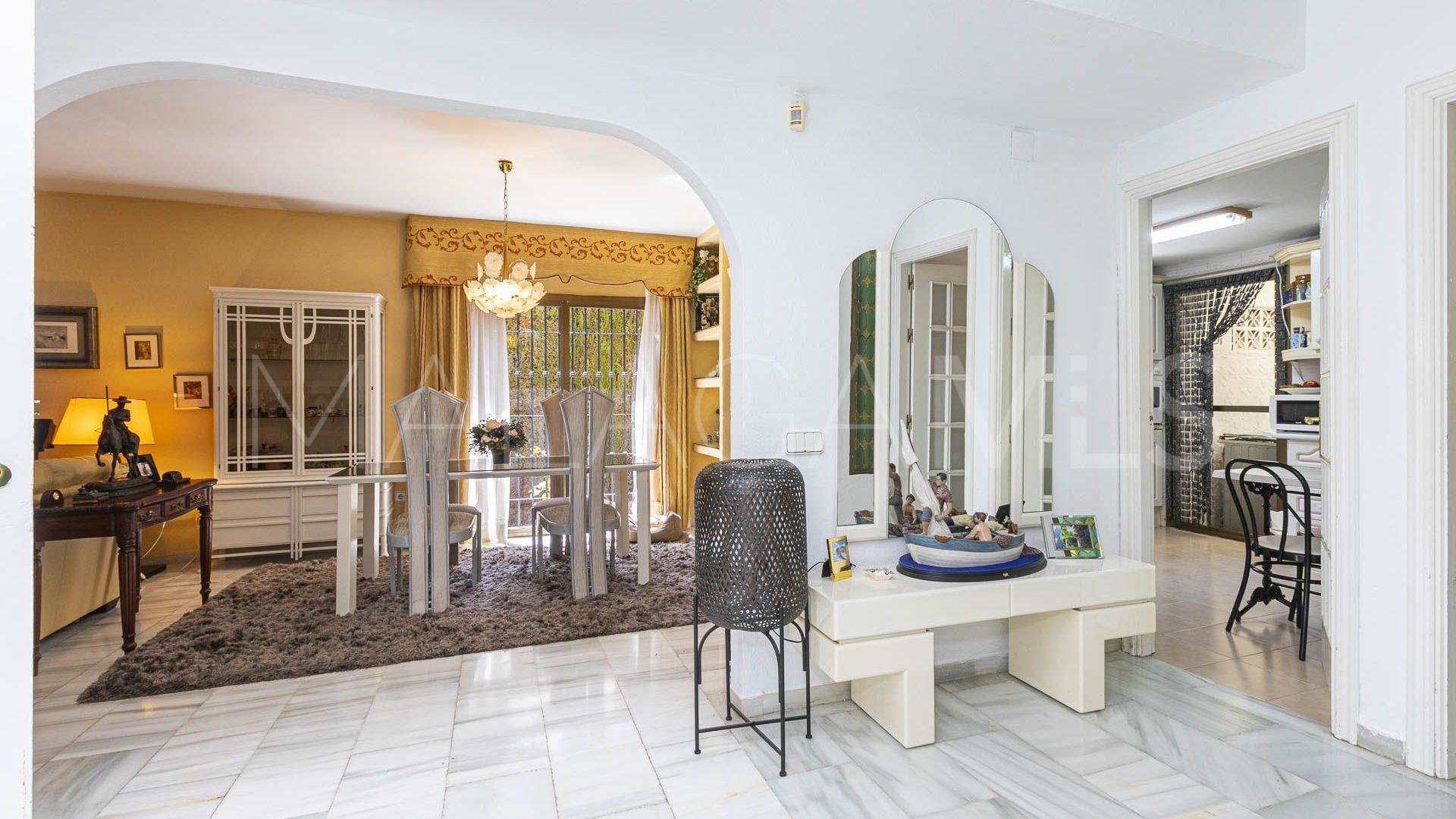 Villa for sale in Nueva Andalucia