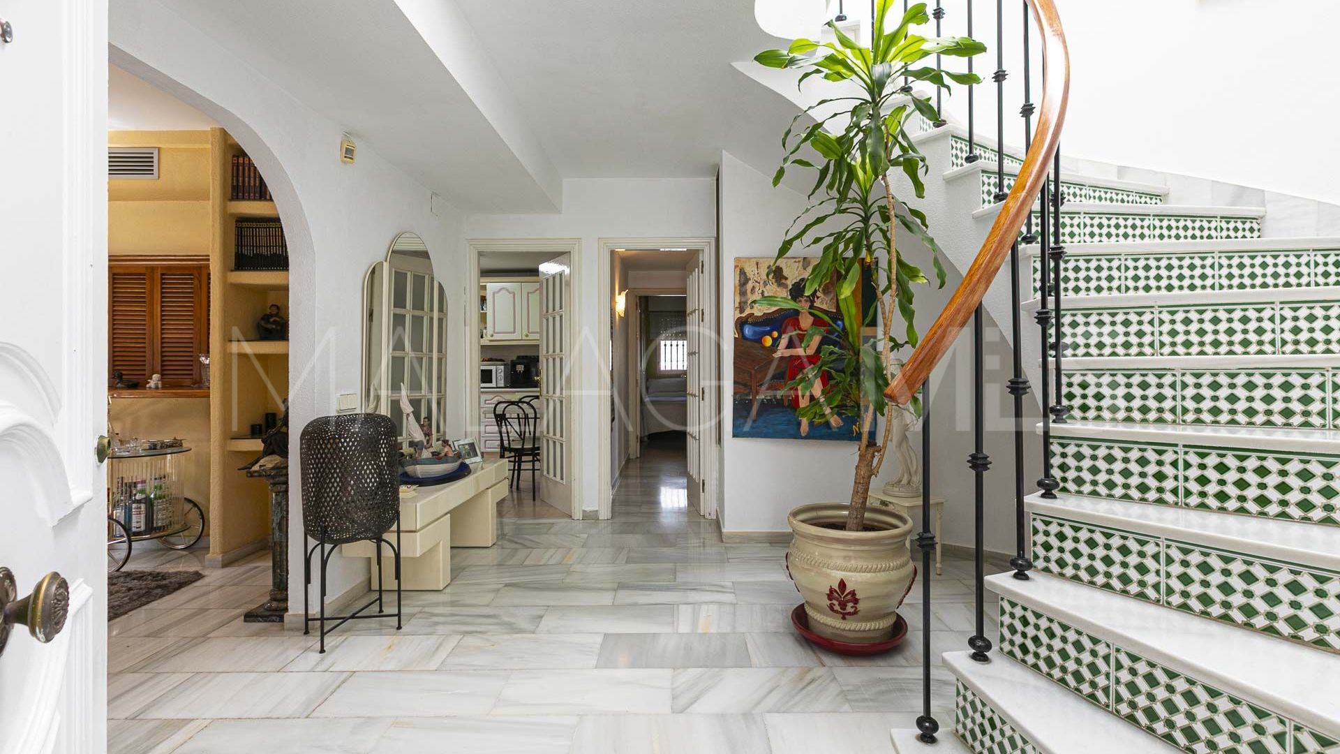Villa for sale in Nueva Andalucia