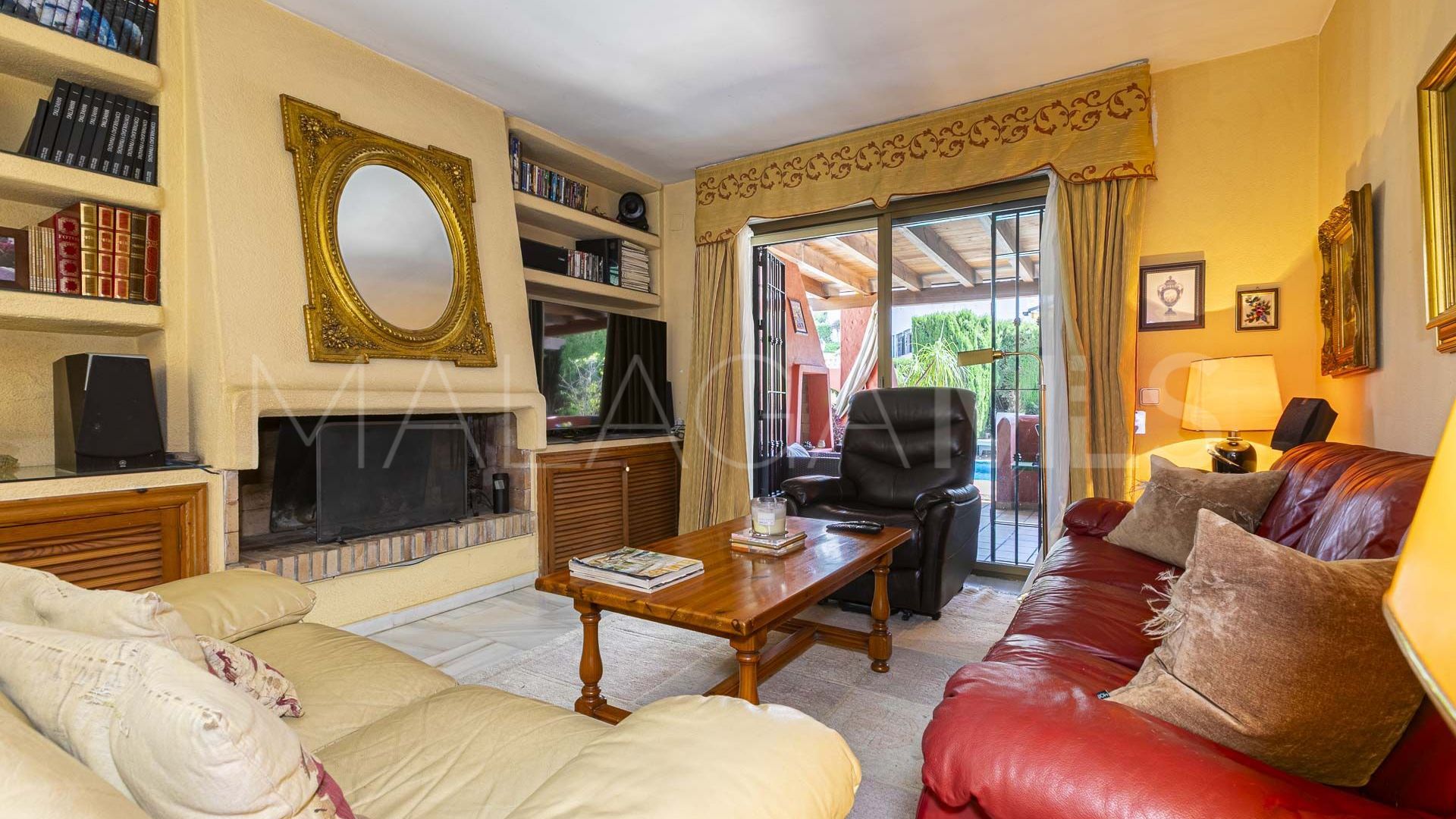 Villa for sale in Nueva Andalucia