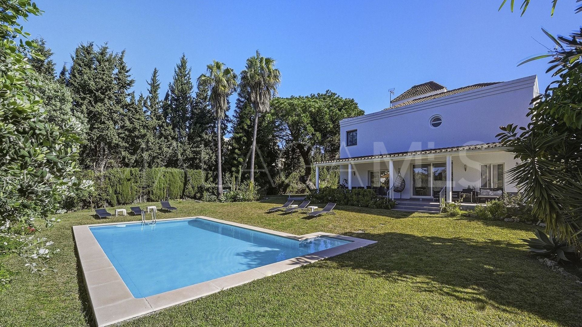 Villa with 8 bedrooms a la venta in Nueva Andalucia