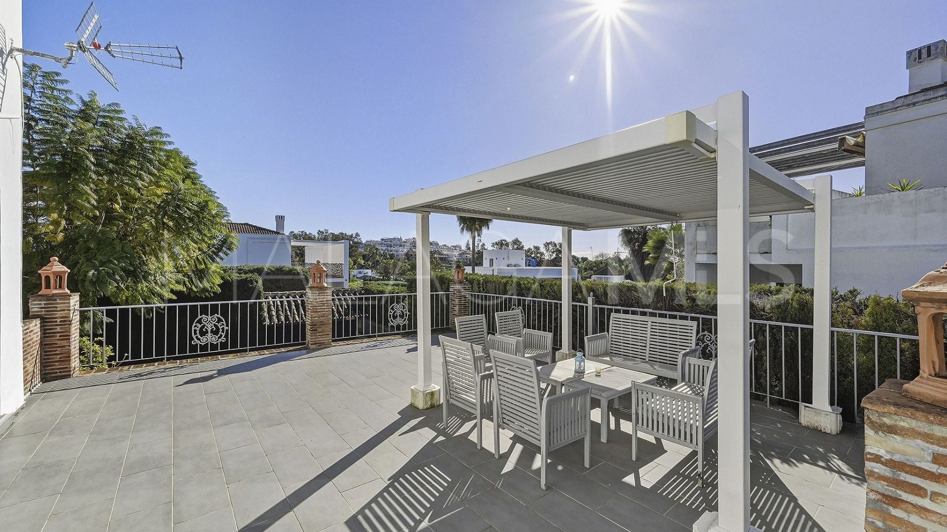 Villa with 8 bedrooms a la venta in Nueva Andalucia