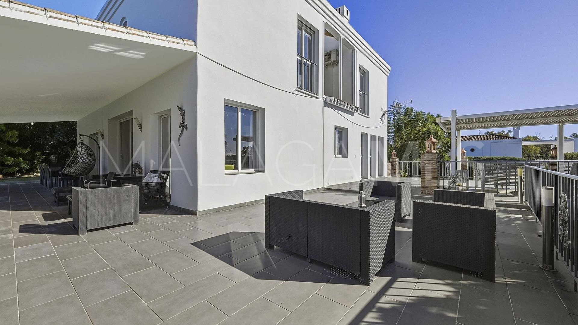 Villa with 8 bedrooms a la venta in Nueva Andalucia