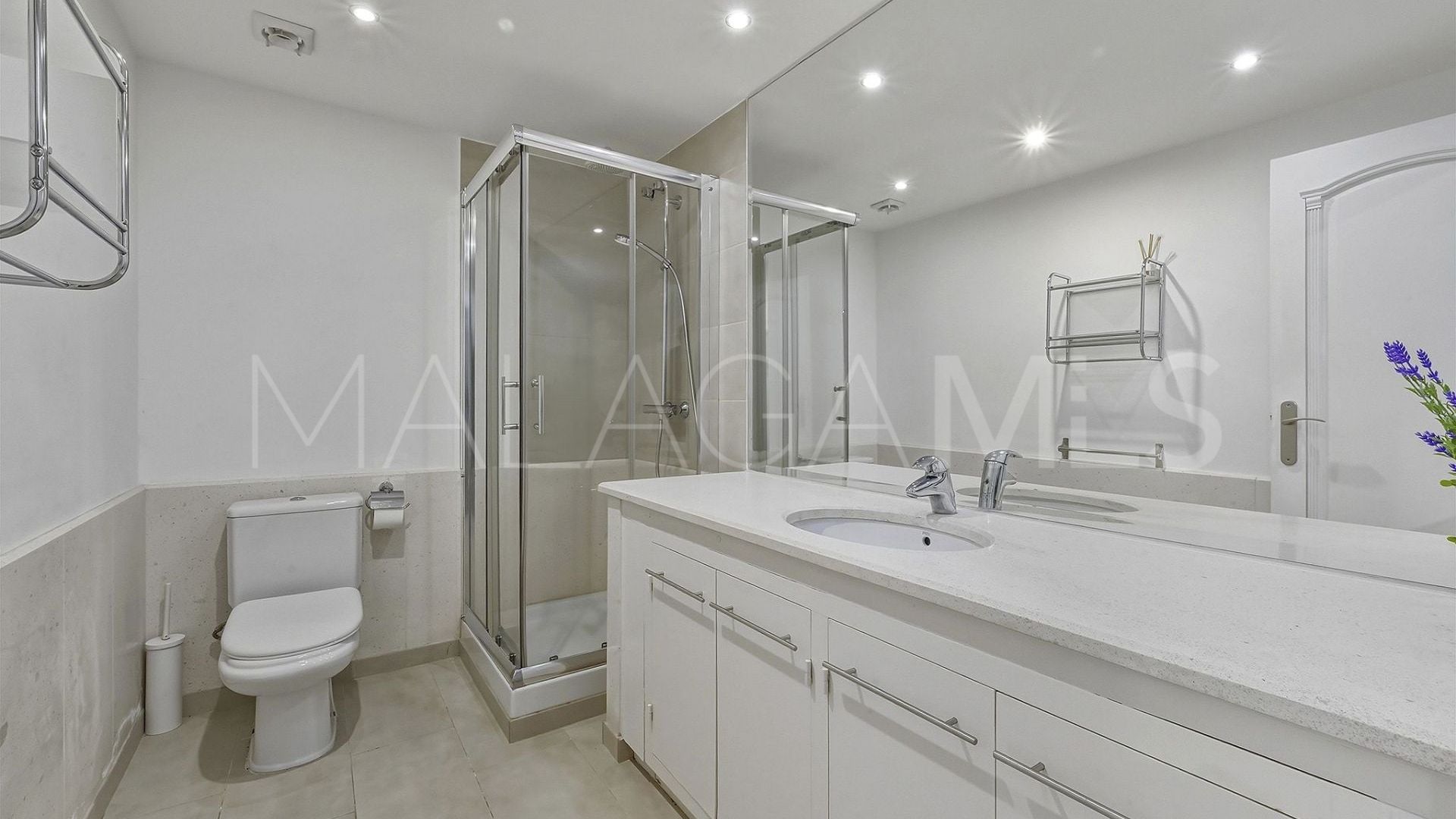 Villa with 8 bedrooms a la venta in Nueva Andalucia