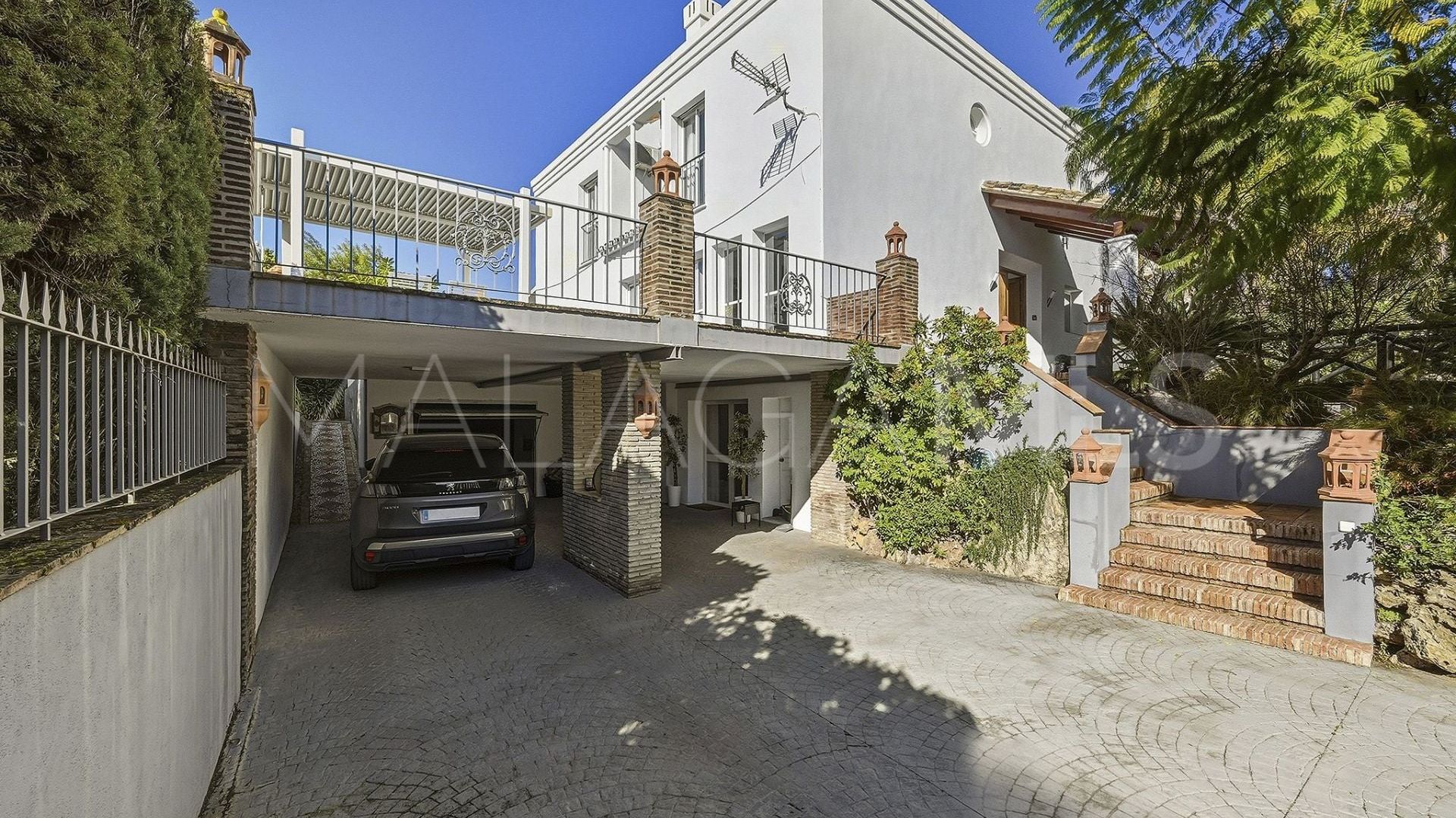 Villa with 8 bedrooms a la venta in Nueva Andalucia