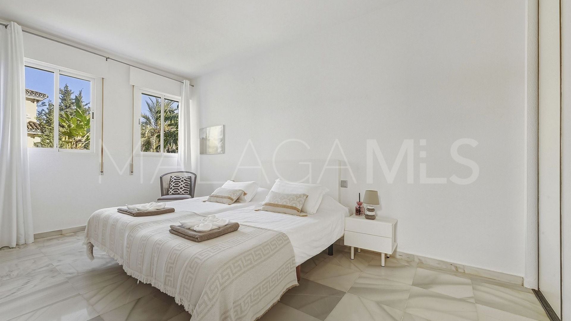 Villa with 8 bedrooms a la venta in Nueva Andalucia