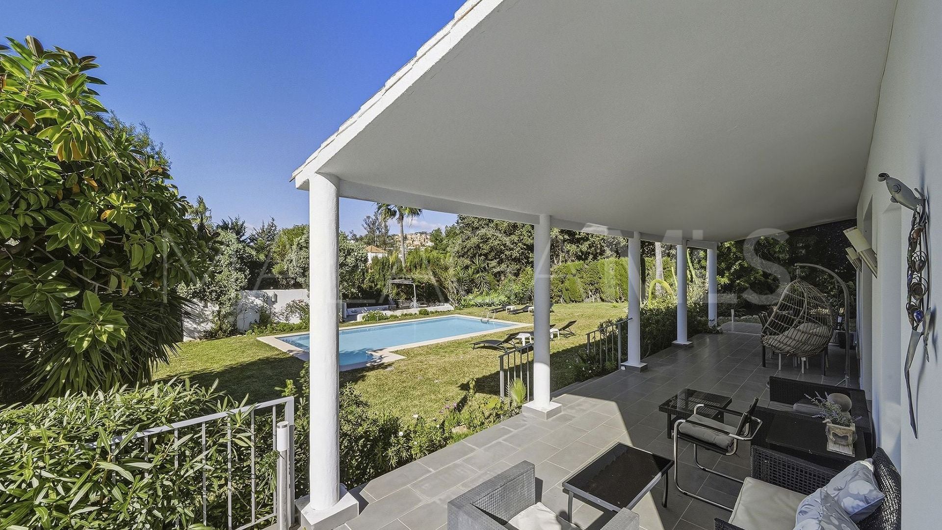 Villa with 8 bedrooms a la venta in Nueva Andalucia