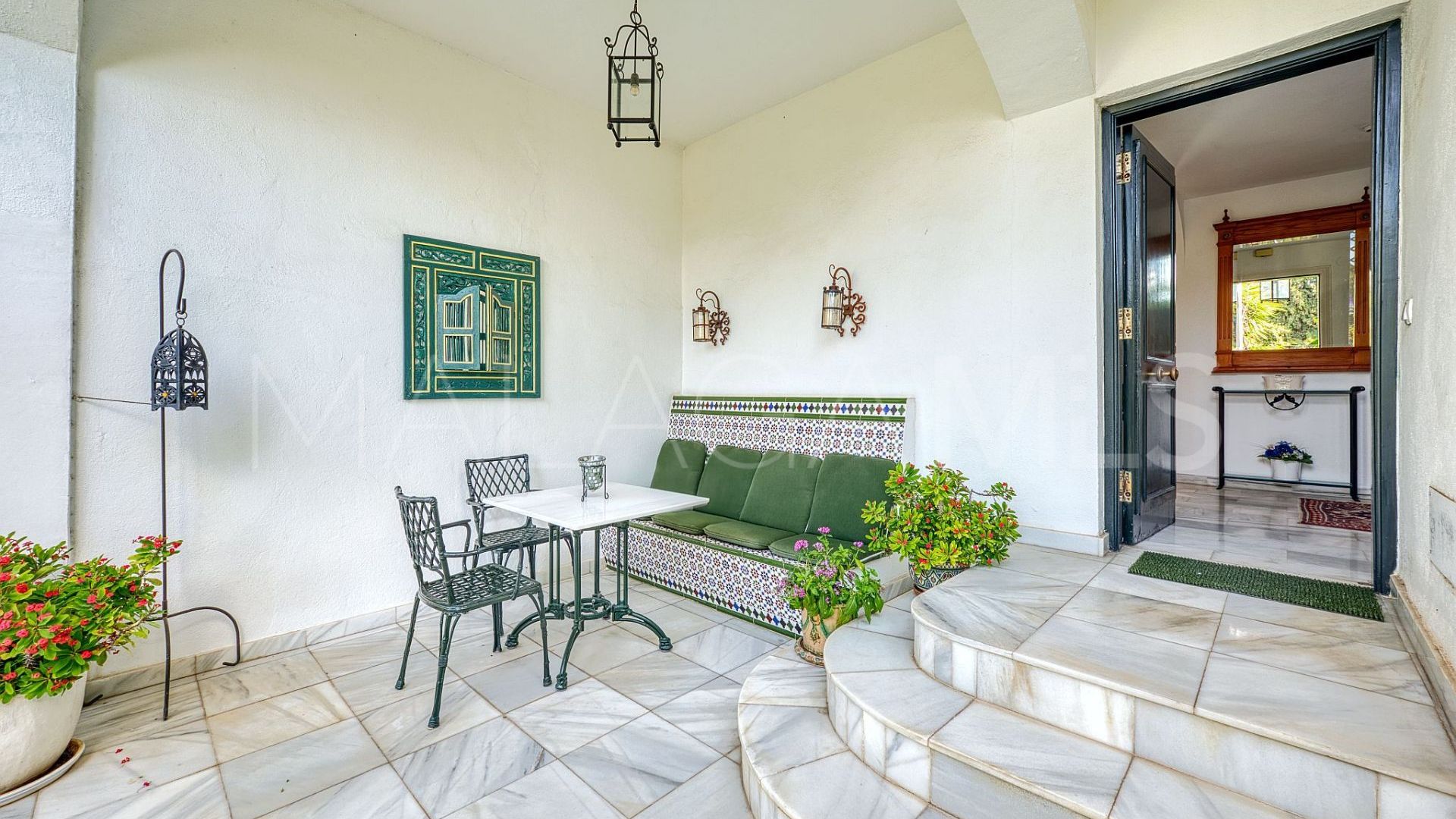 Villa for sale in Nueva Andalucia