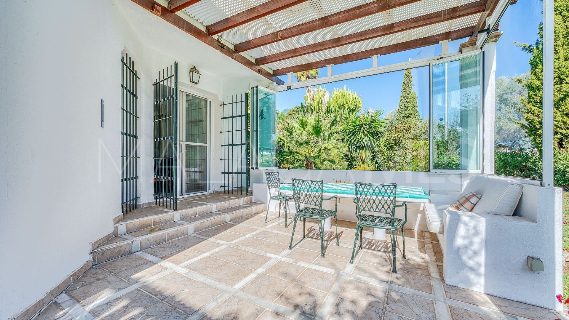 Villa for sale in Nueva Andalucia