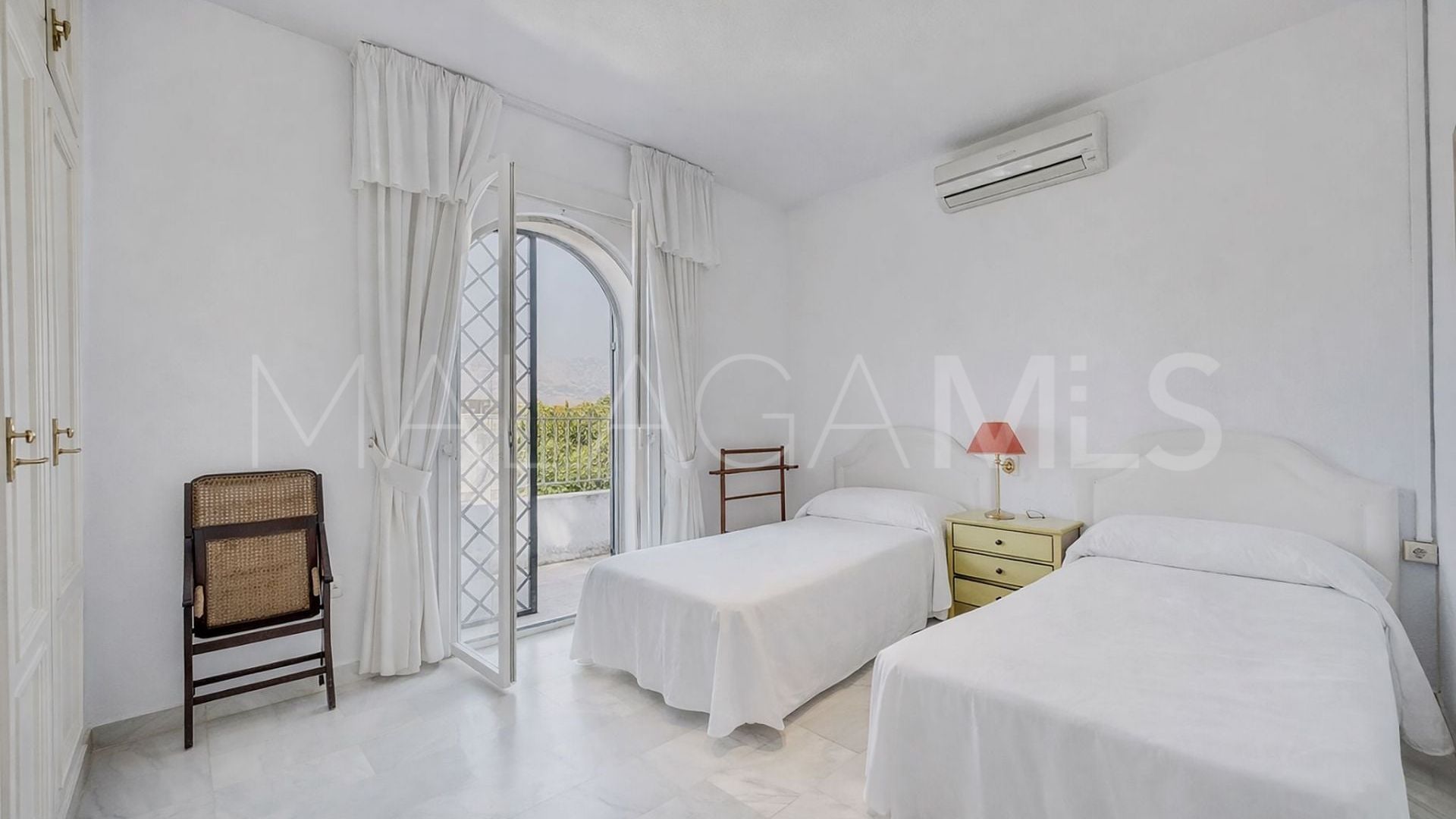 For sale Nueva Andalucia 4 bedrooms villa