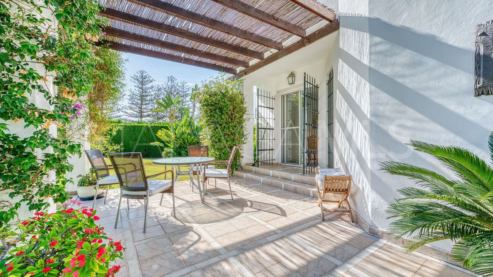 Villa for sale in Nueva Andalucia