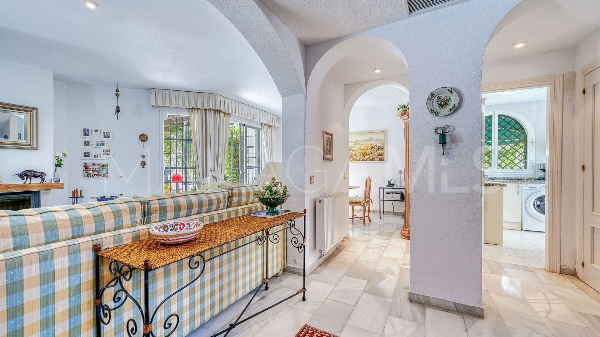 Villa for sale in Nueva Andalucia