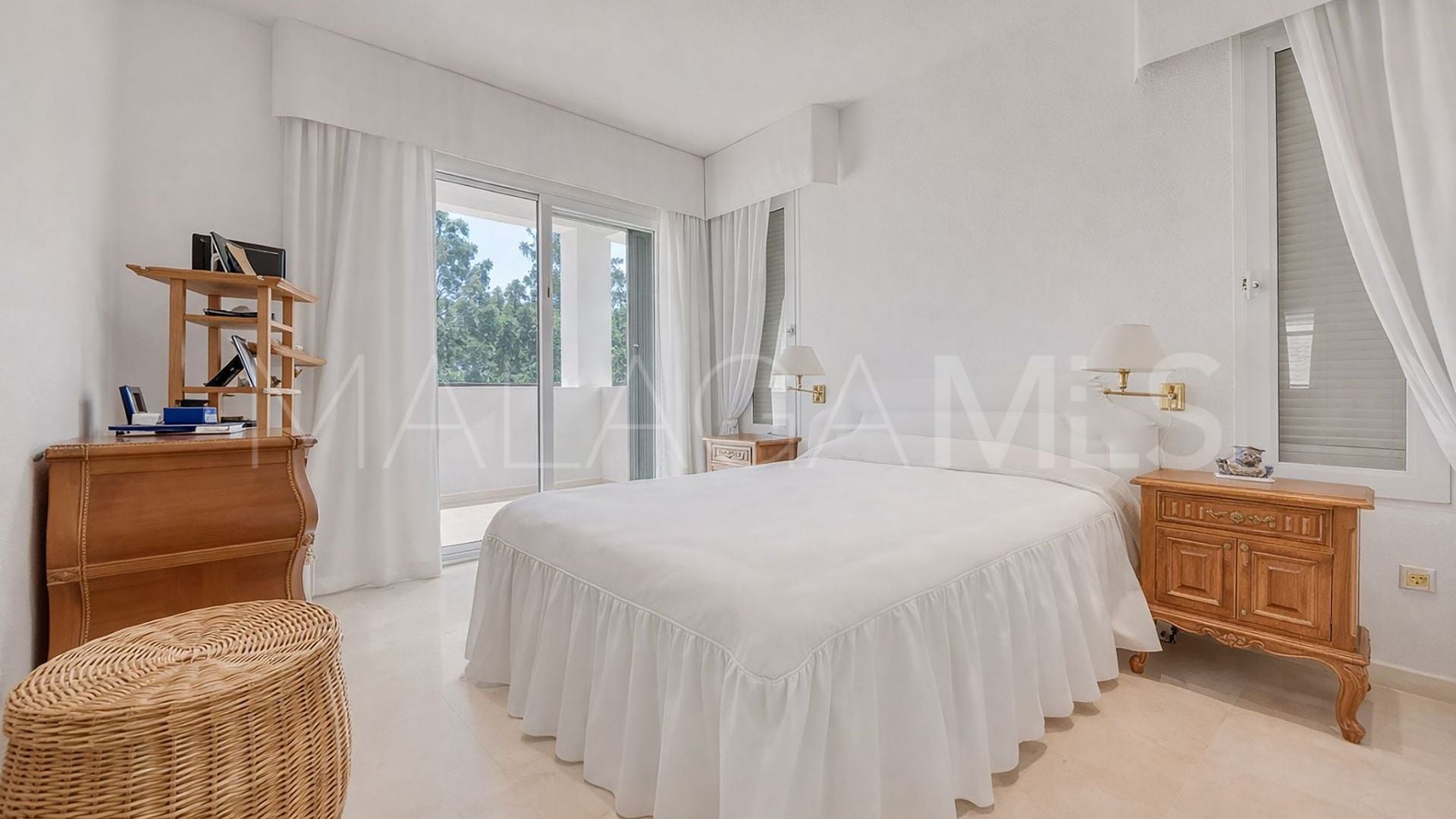 For sale Nueva Andalucia 4 bedrooms villa