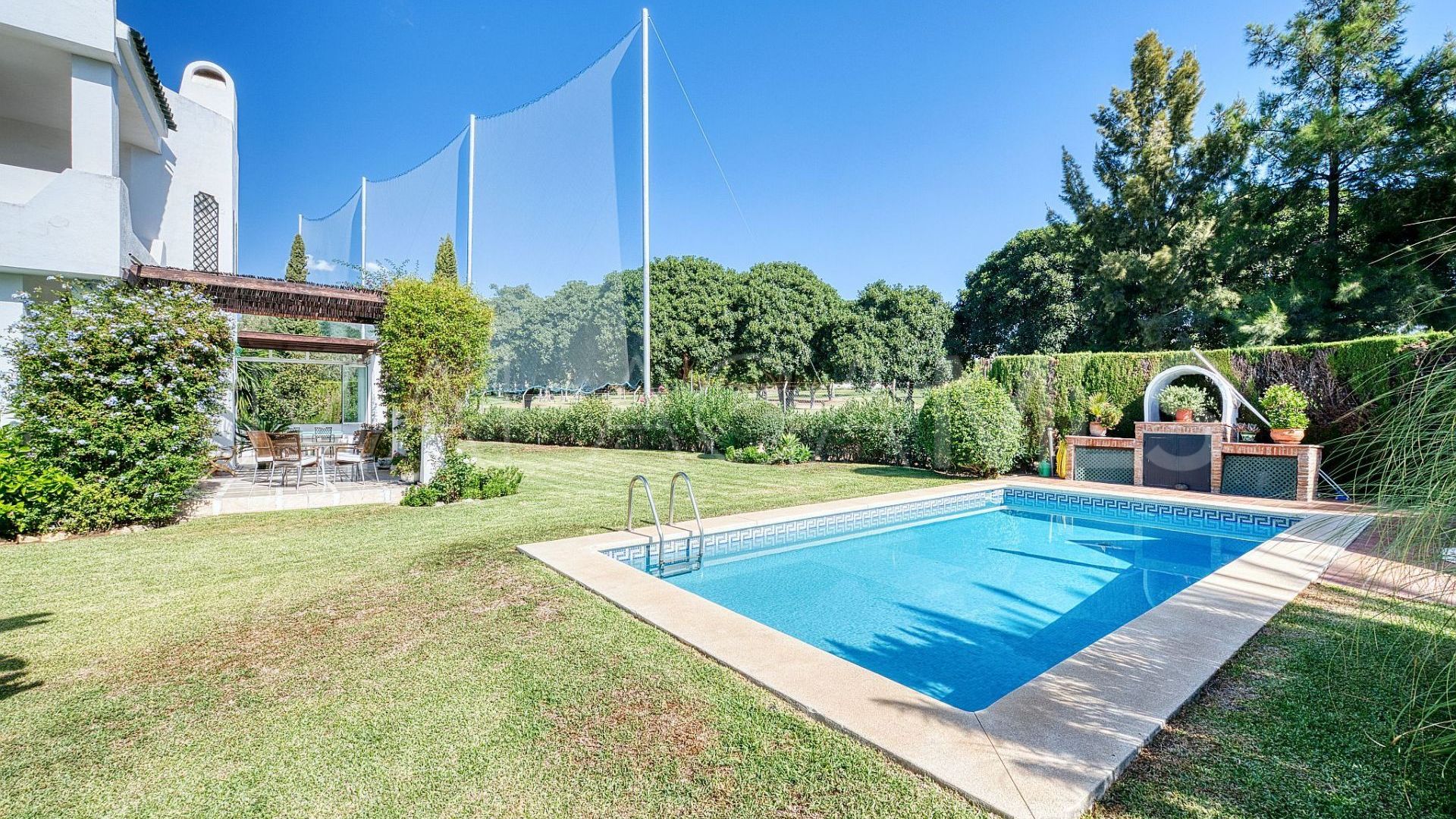 Villa for sale in Nueva Andalucia