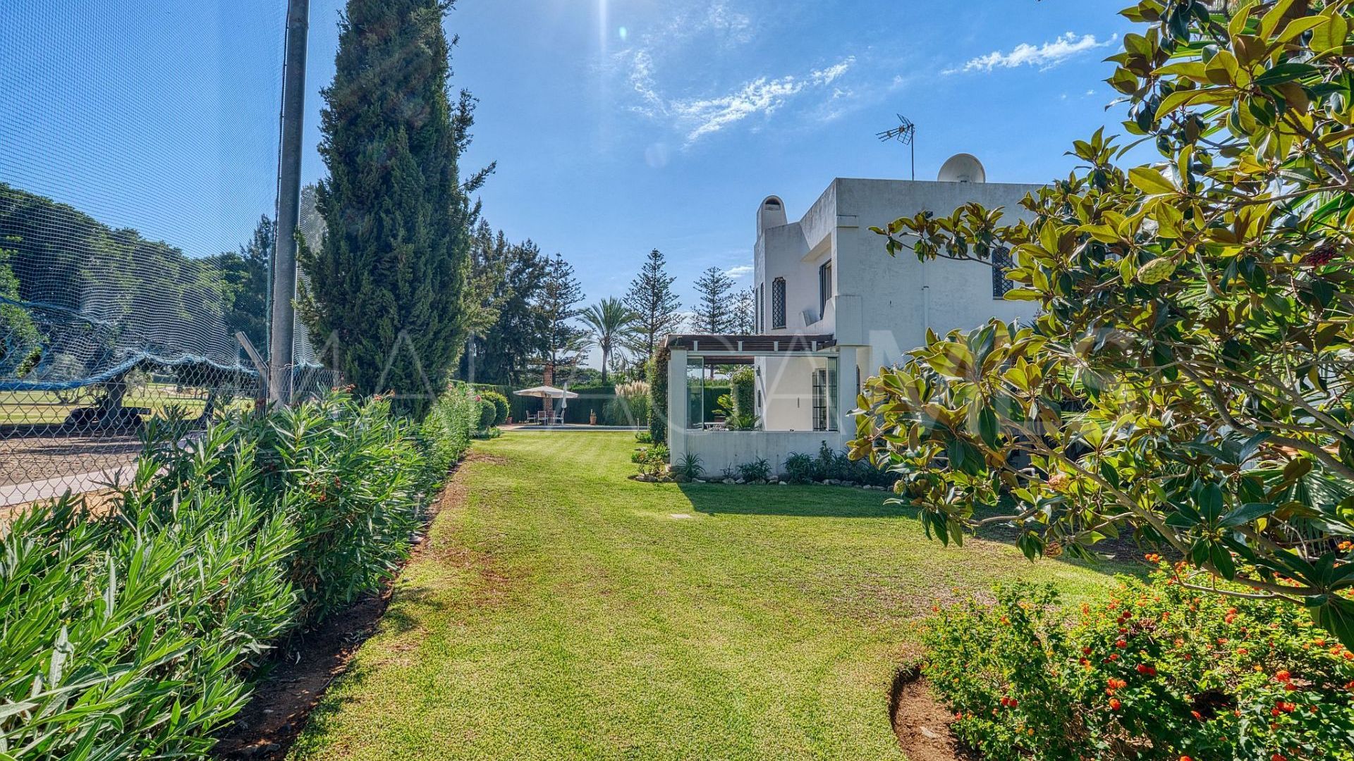 Villa for sale in Nueva Andalucia