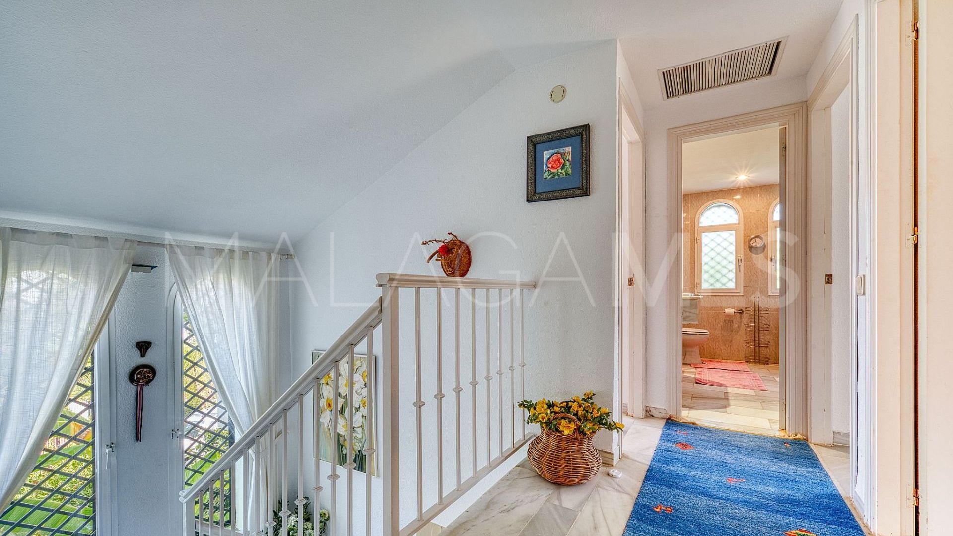Villa for sale in Nueva Andalucia