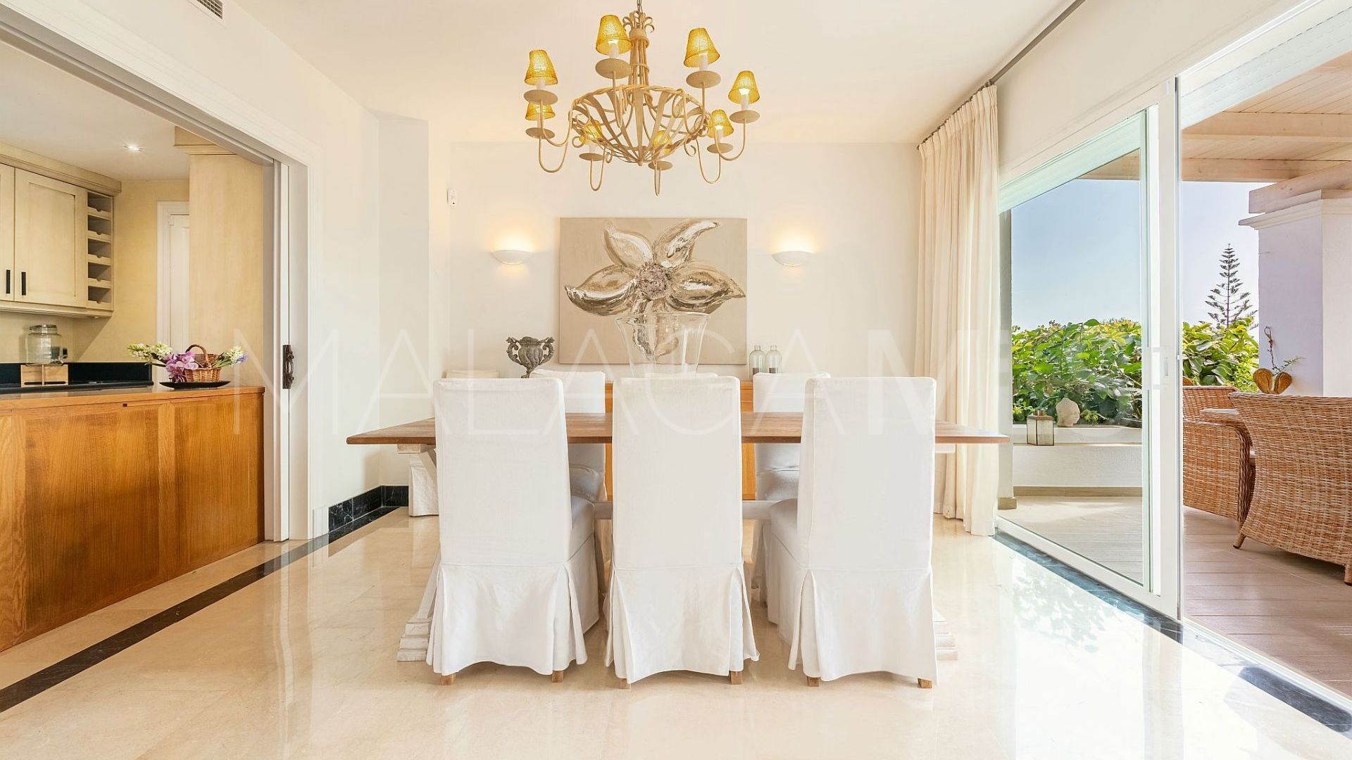 Villa for sale in Nueva Andalucia