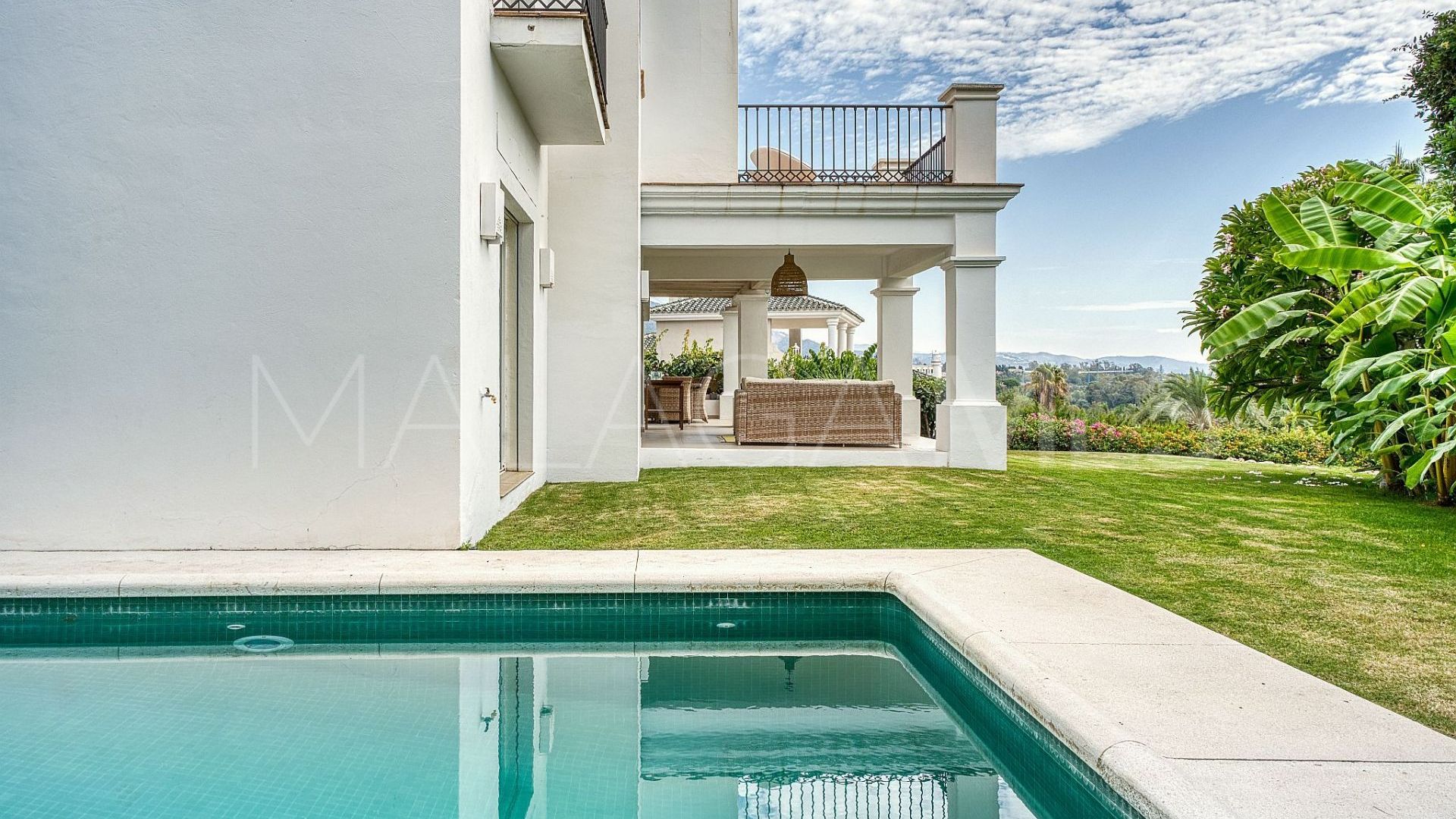 Villa for sale in Nueva Andalucia