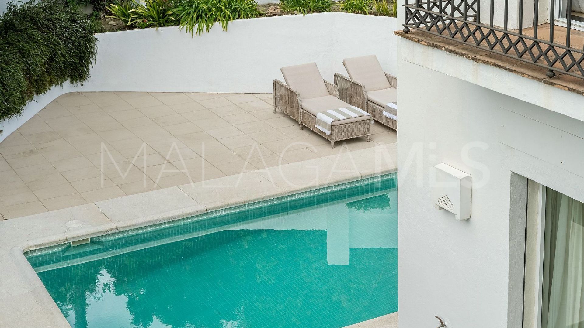 Villa for sale in Nueva Andalucia