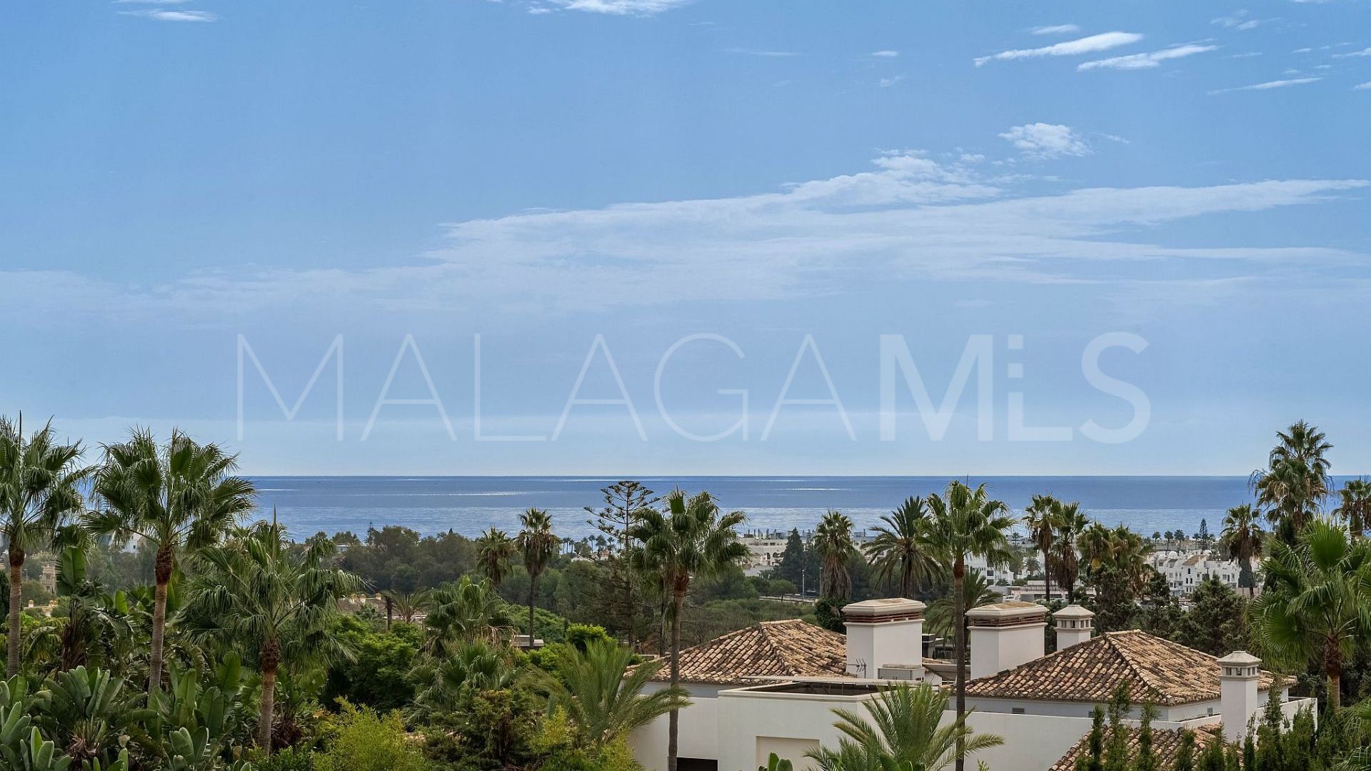Villa for sale in Nueva Andalucia