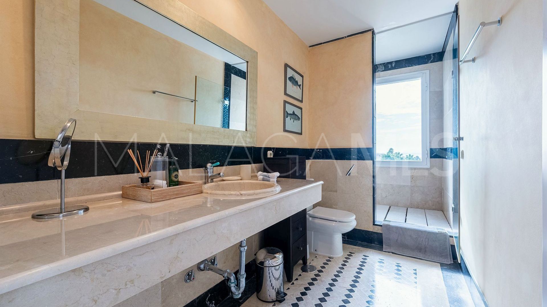 Villa for sale in Nueva Andalucia