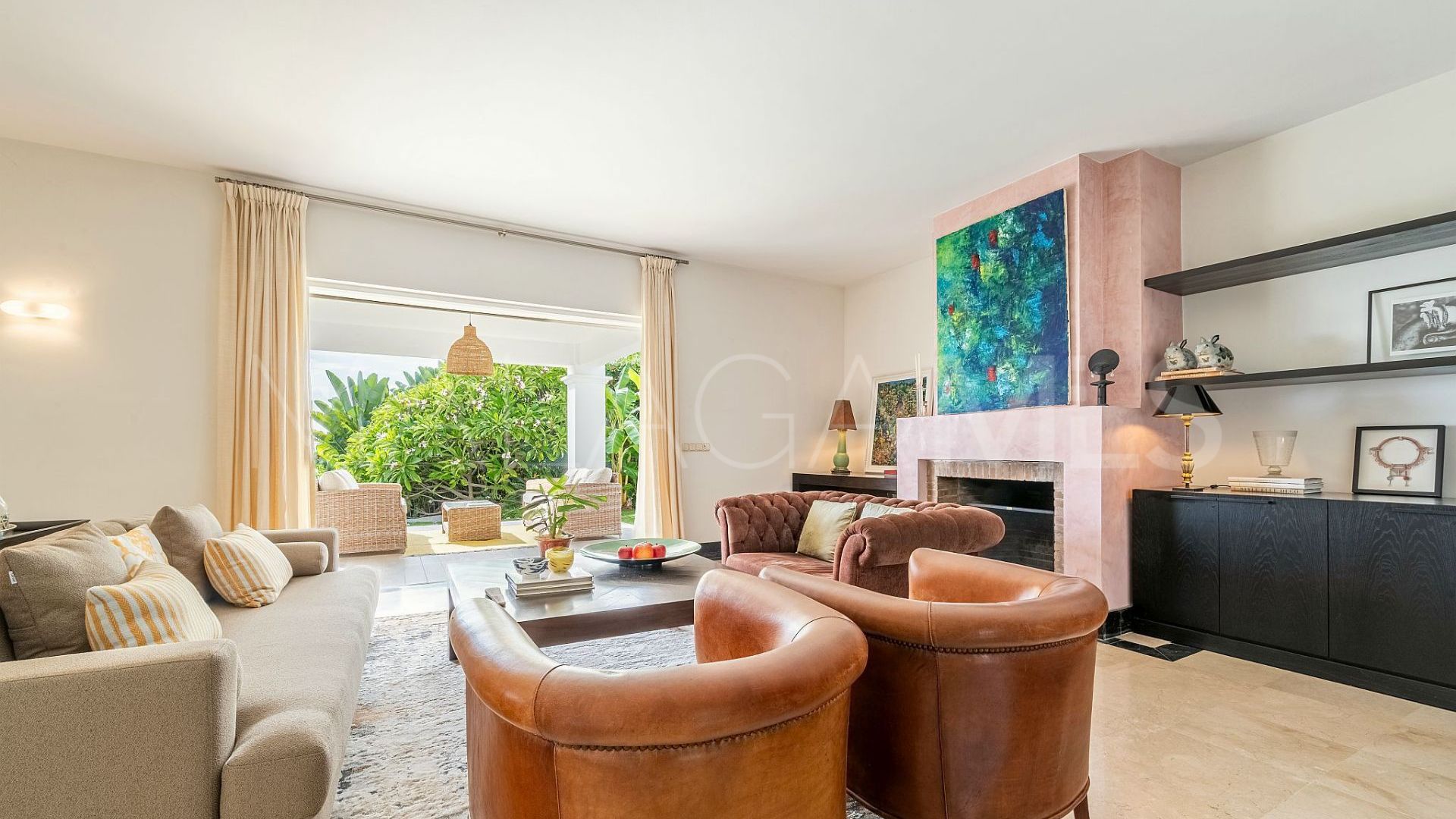 Villa for sale in Nueva Andalucia